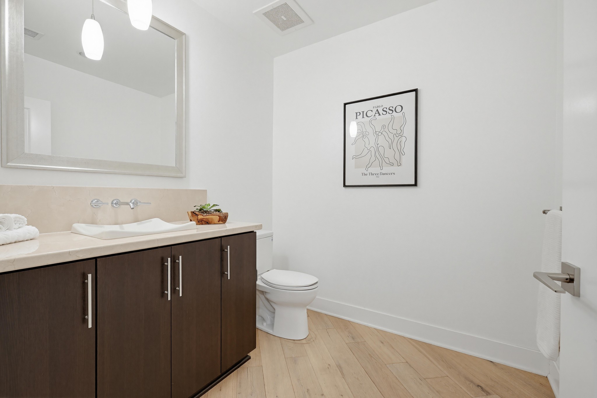 Virtual tour photo 53 of 68 for 402 Rockefeller UNIT 406