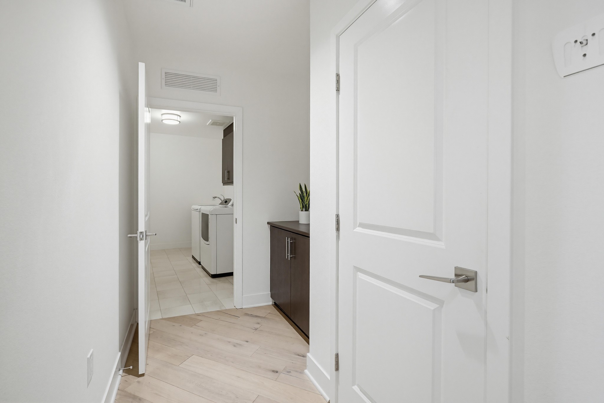 Virtual tour photo 54 of 68 for 402 Rockefeller UNIT 406
