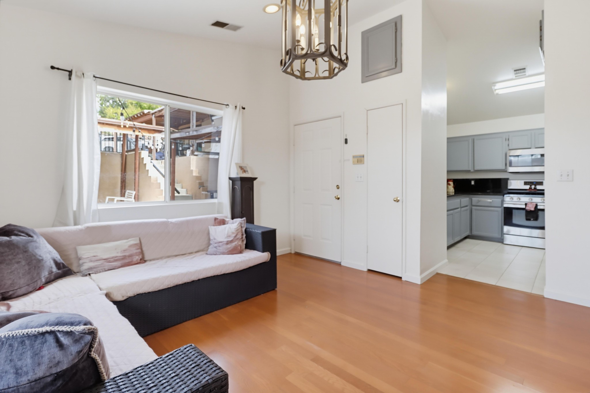Virtual tour photo 11 of 51 for 4027 C St