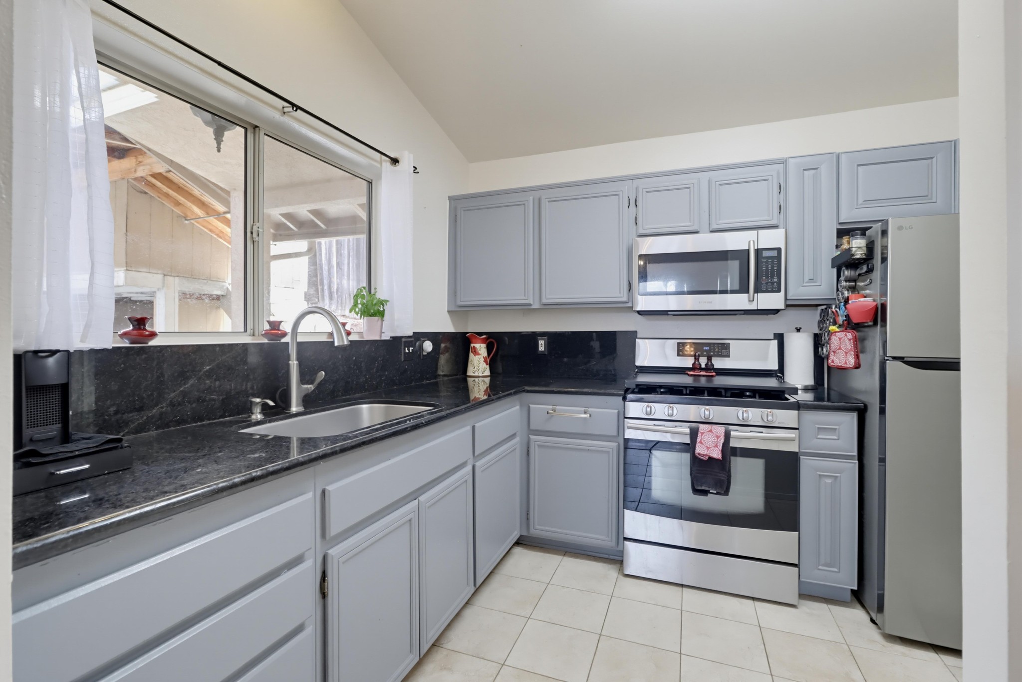 Virtual tour photo 17 of 51 for 4027 C St