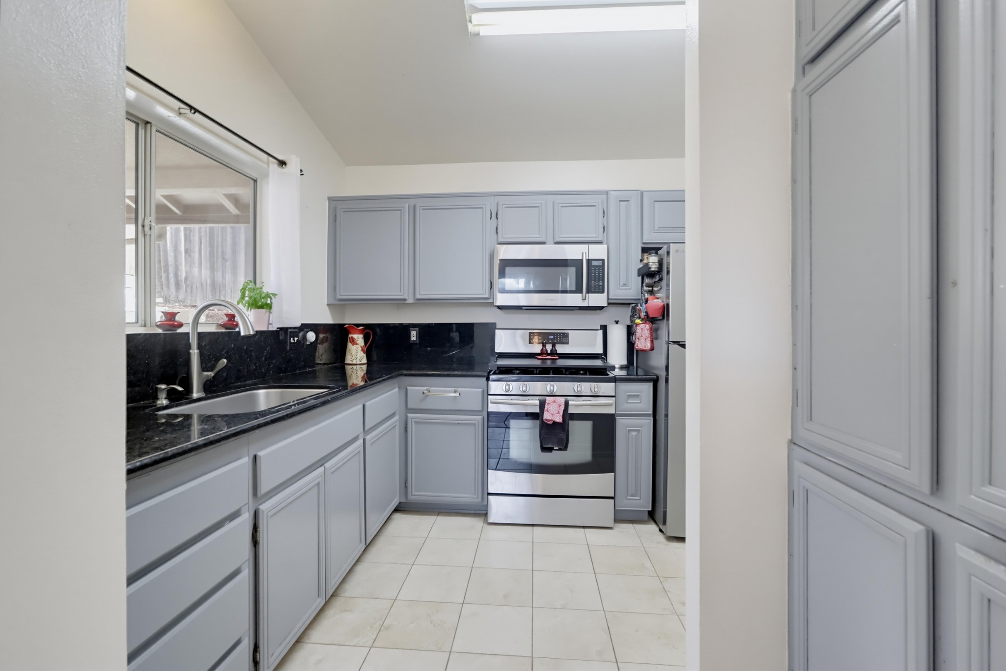 Virtual tour photo 18 of 51 for 4027 C St