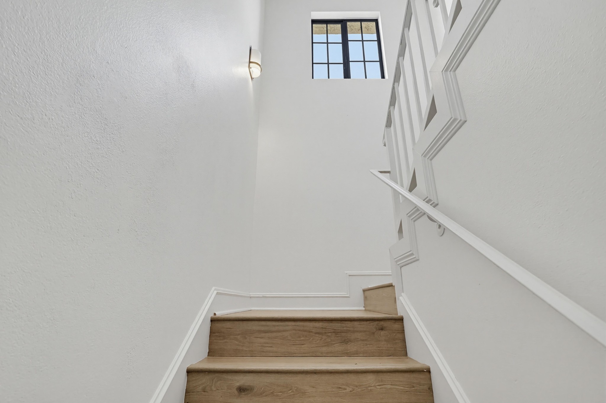 Virtual tour photo 8 of 48 for 4029 S Pacific Ave Apt 1
