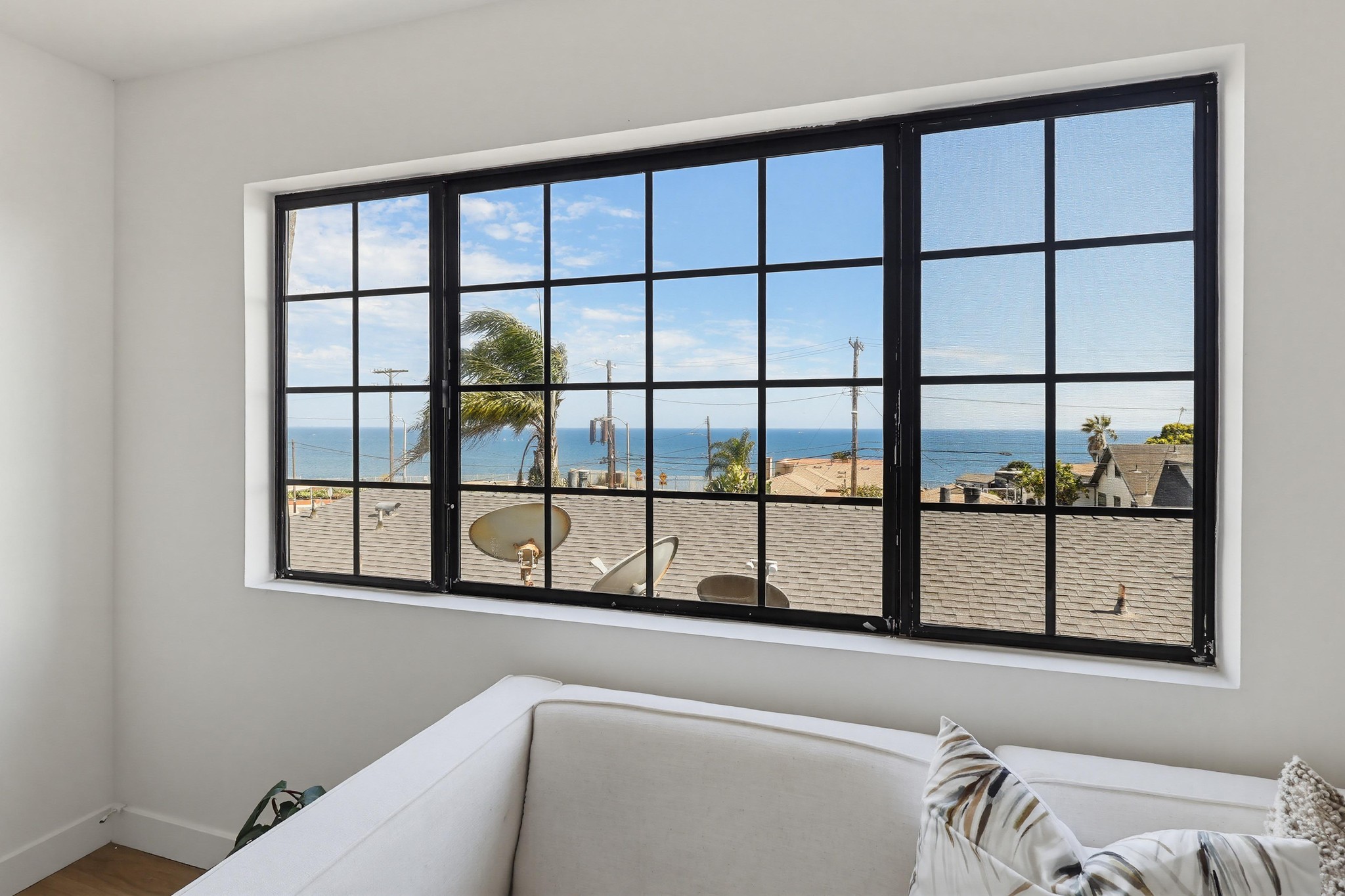 Virtual tour photo 13 of 48 for 4029 S Pacific Ave Apt 1