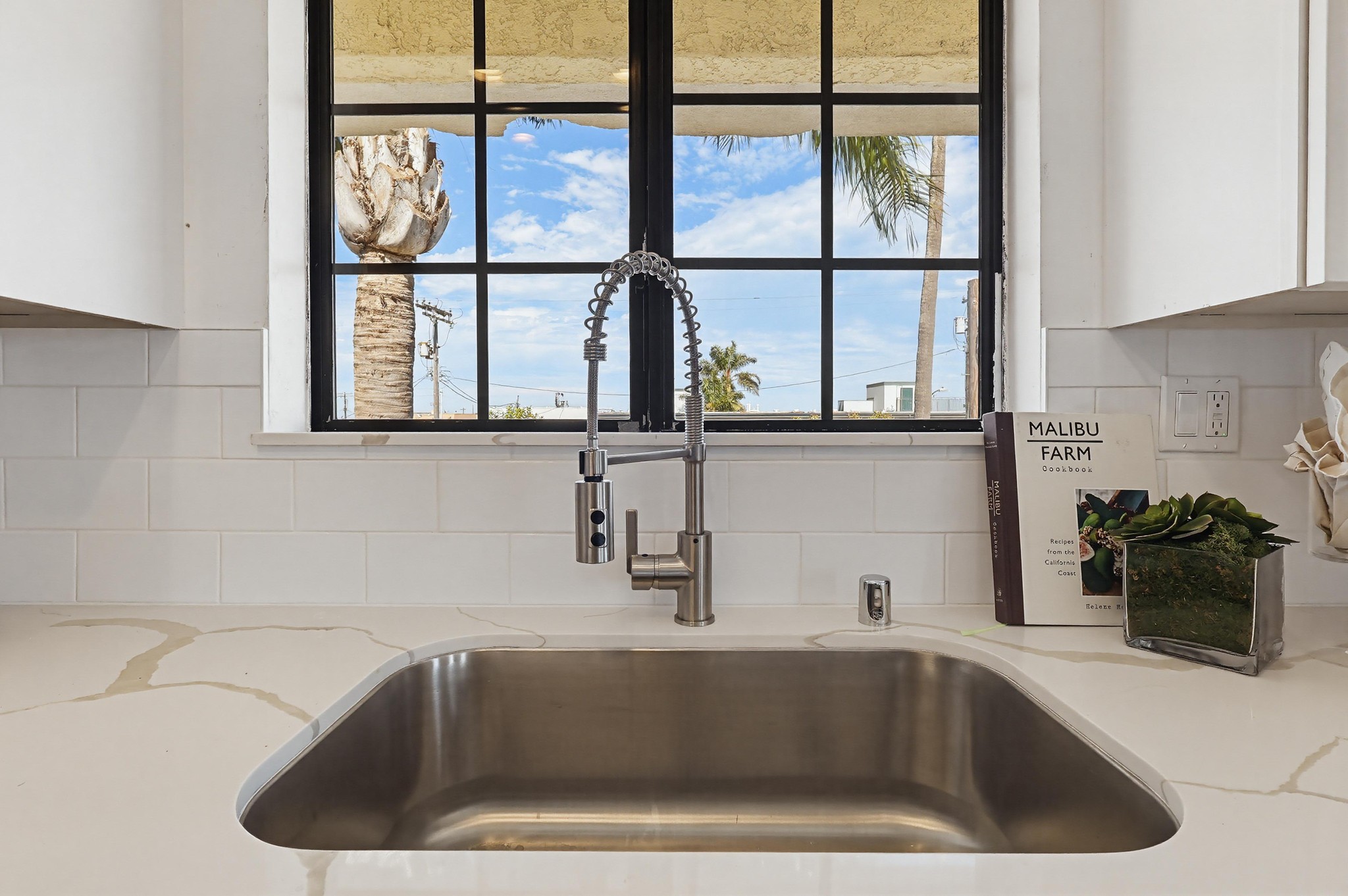 Virtual tour photo 25 of 48 for 4029 S Pacific Ave Apt 1