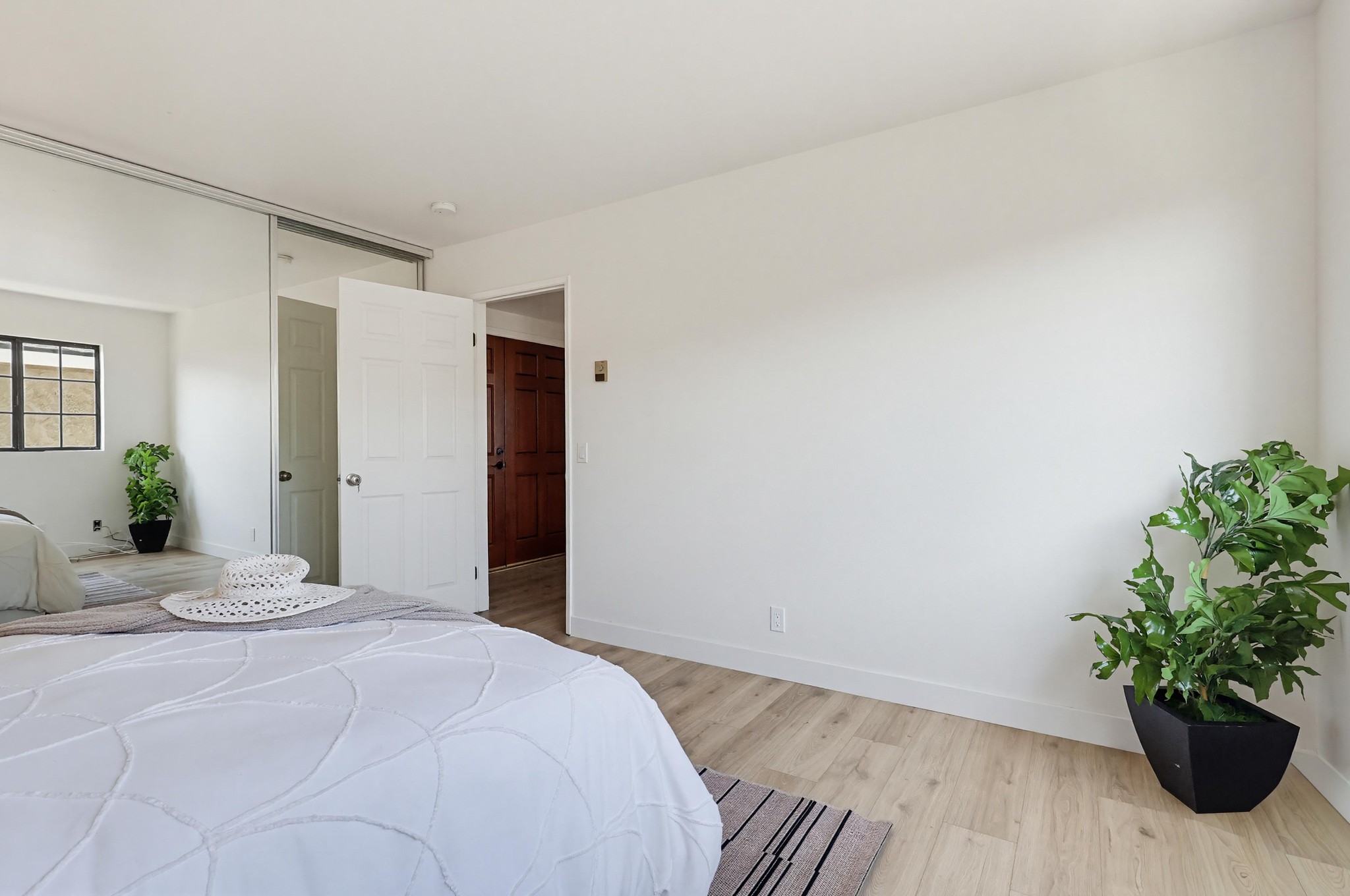 Virtual tour photo 40 of 48 for 4029 S Pacific Ave Apt 1