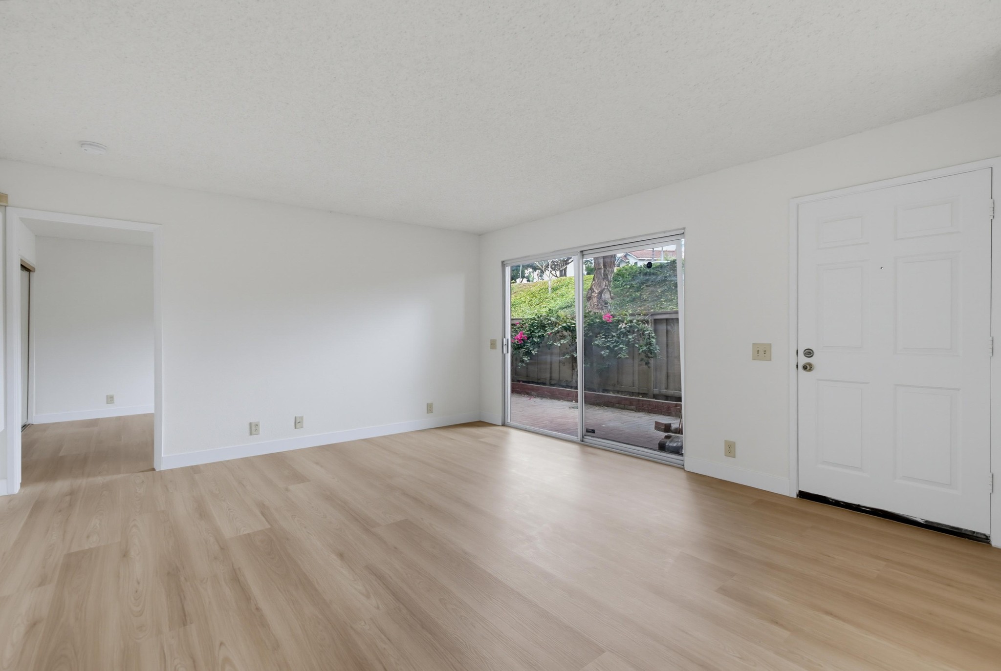 Virtual tour photo 8 of 35 for 4030 Porte La Paz Unit 90