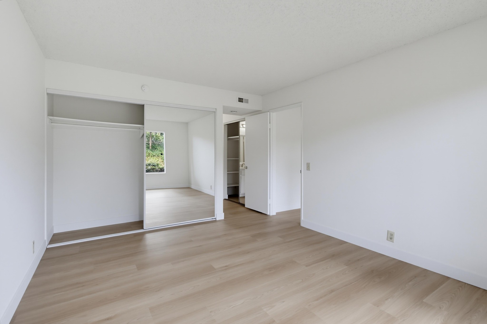 Virtual tour photo 20 of 35 for 4030 Porte La Paz Unit 90