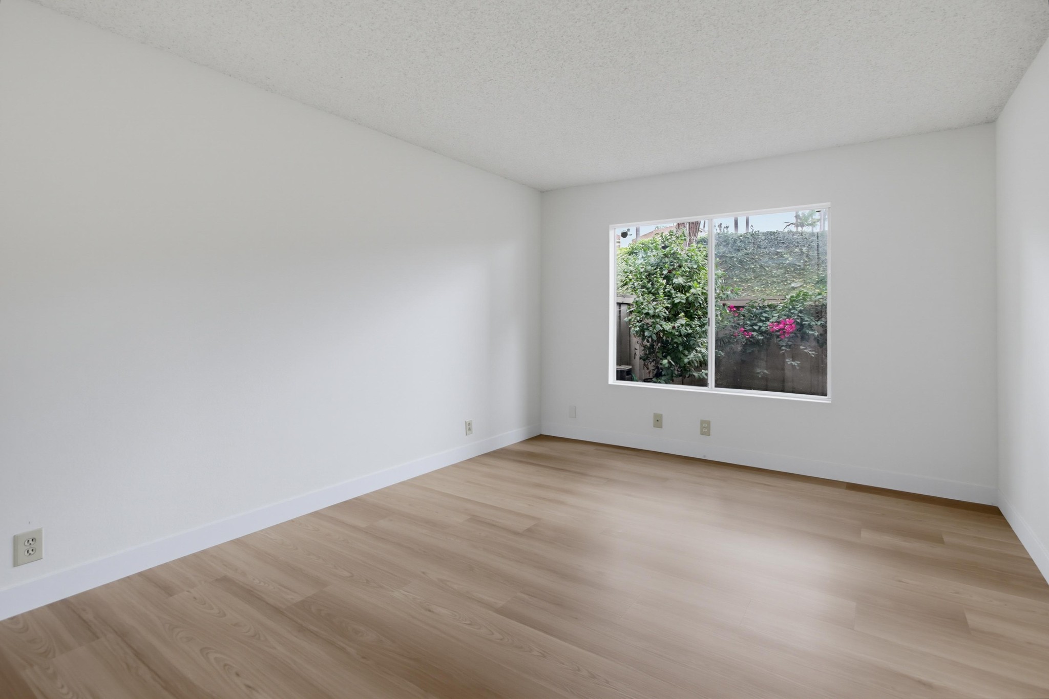 Virtual tour photo 24 of 35 for 4030 Porte La Paz Unit 90