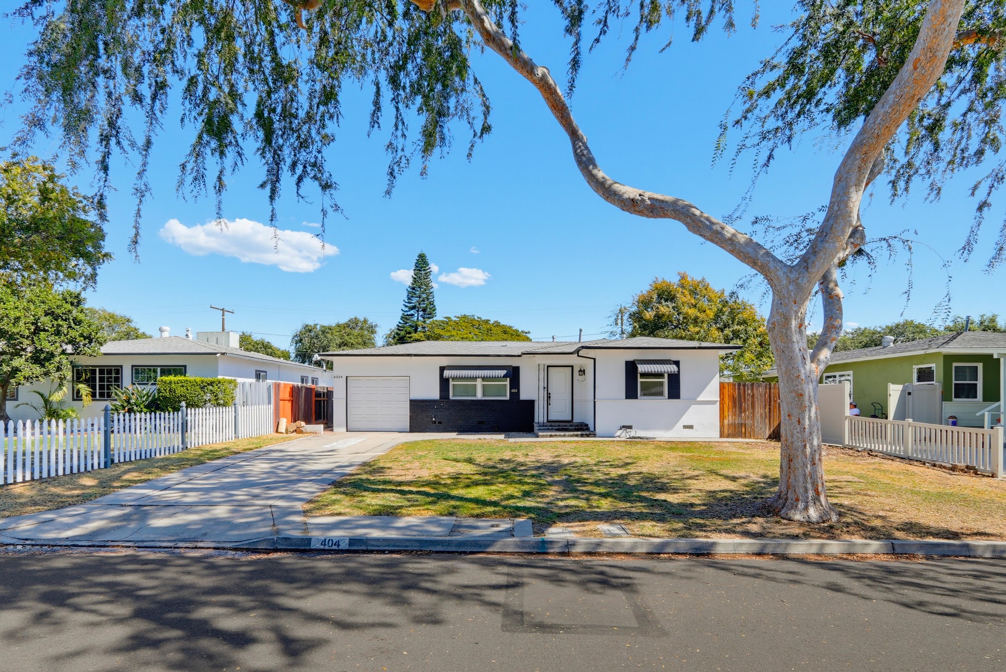 Virtual tour photo 1 of 54 for 404 N Diana Pl