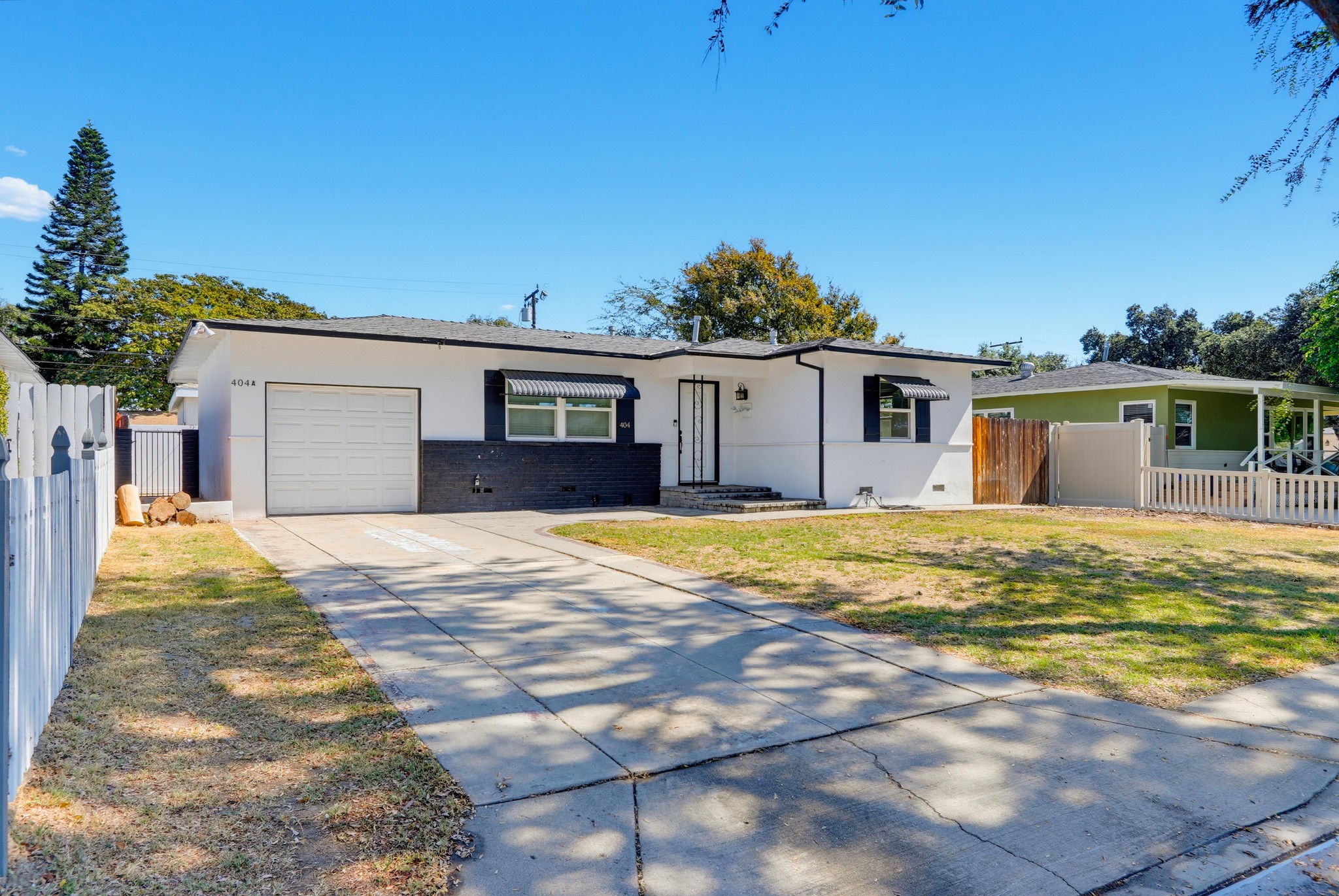 Virtual tour photo 4 of 54 for 404 N Diana Pl