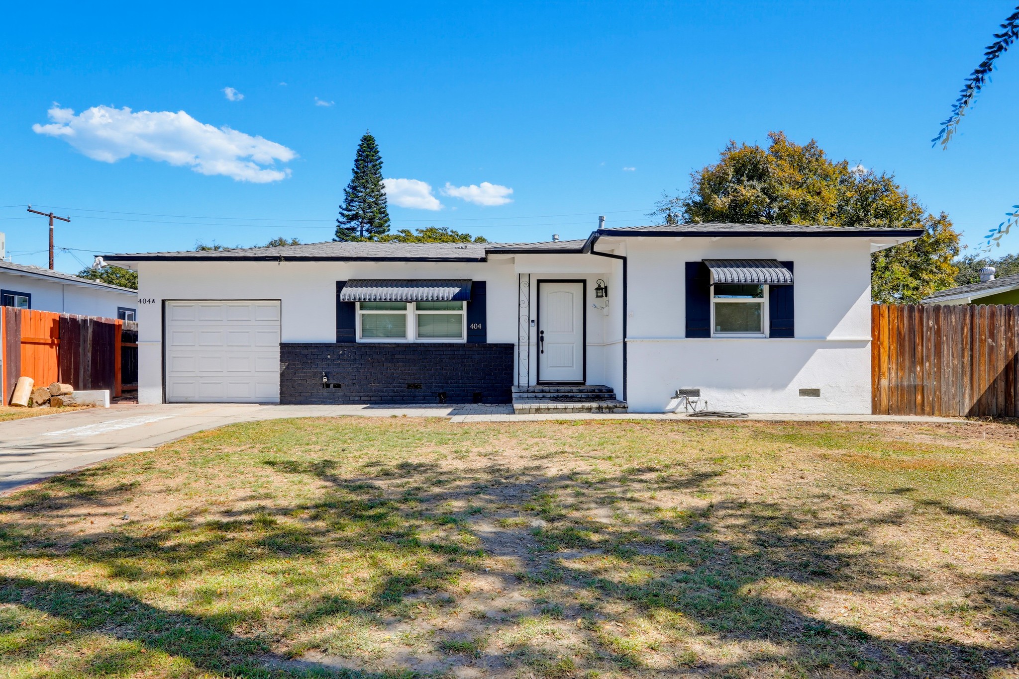 Virtual tour photo 5 of 54 for 404 N Diana Pl
