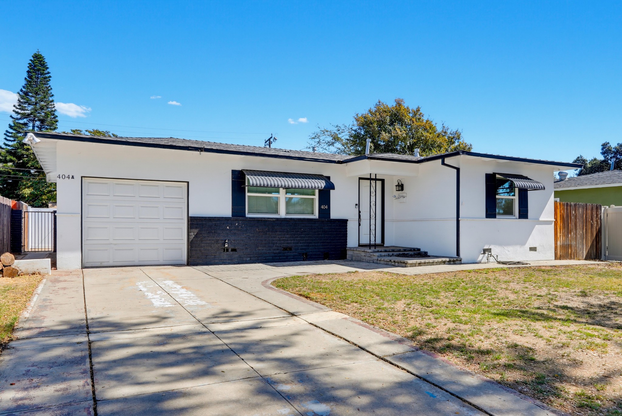 Virtual tour photo 6 of 54 for 404 N Diana Pl