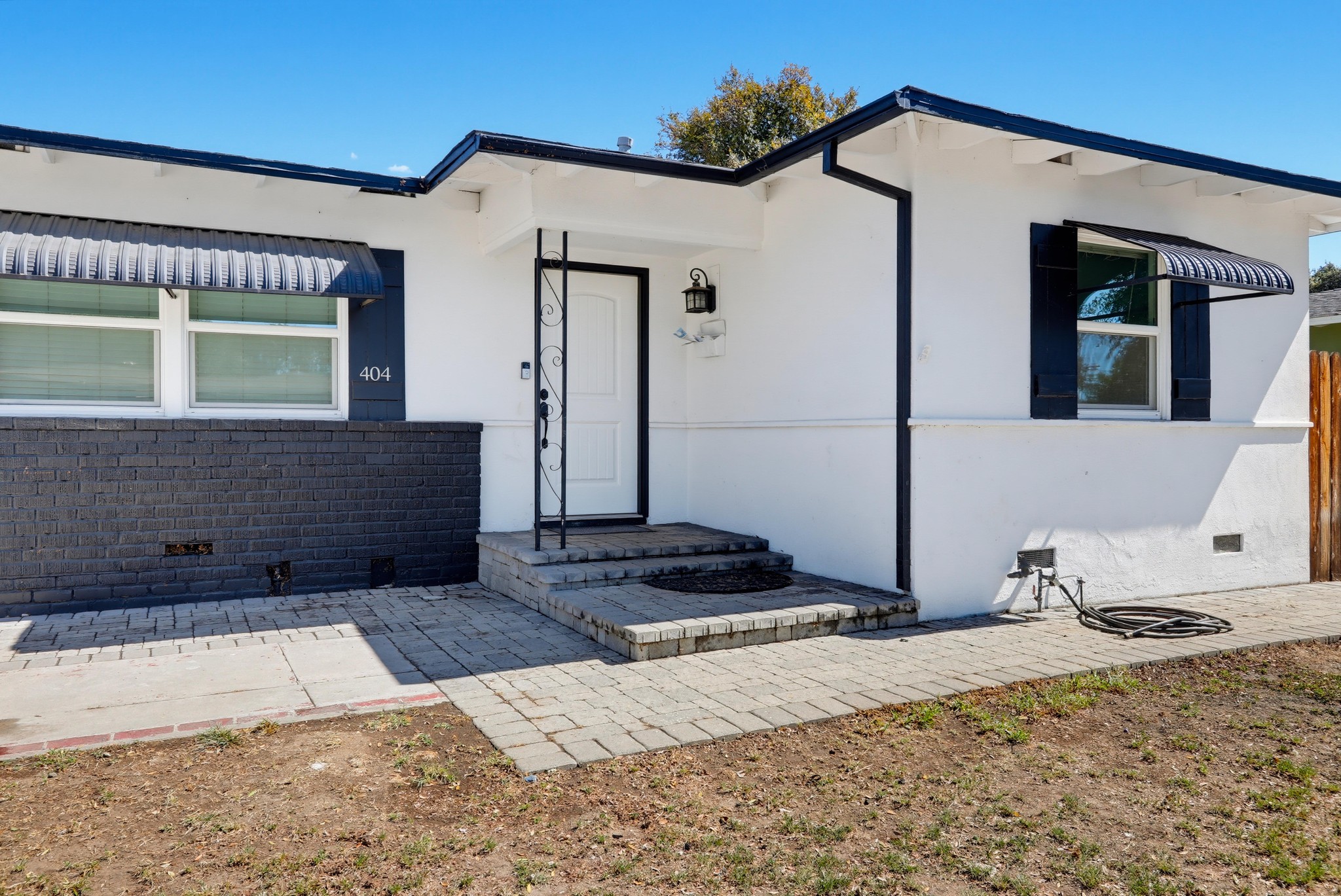 Virtual tour photo 7 of 54 for 404 N Diana Pl
