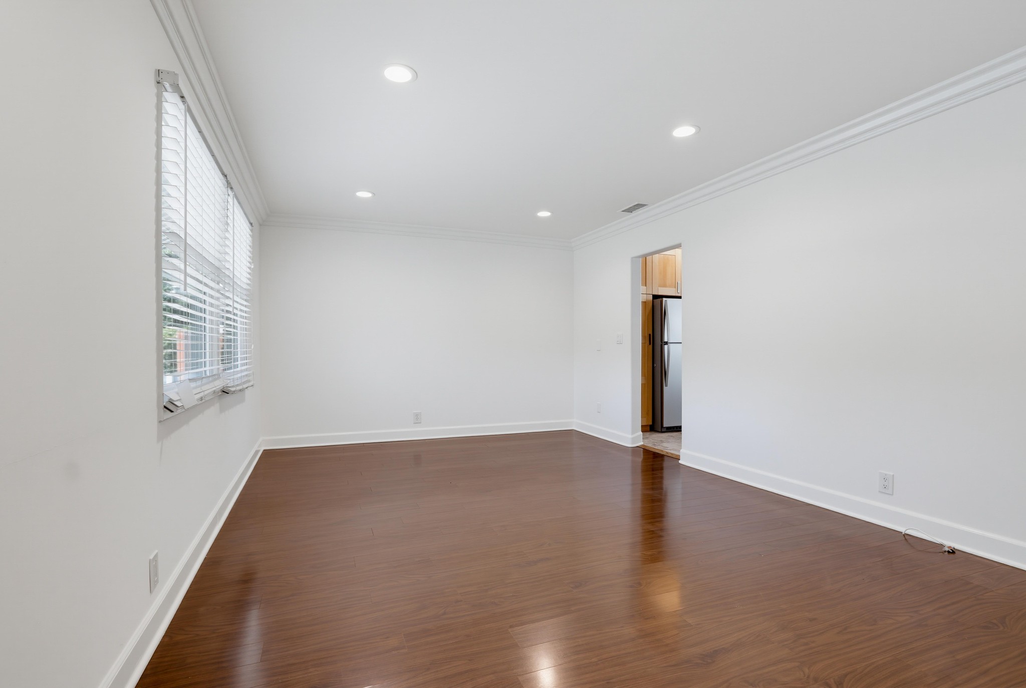 Virtual tour photo 8 of 54 for 404 N Diana Pl