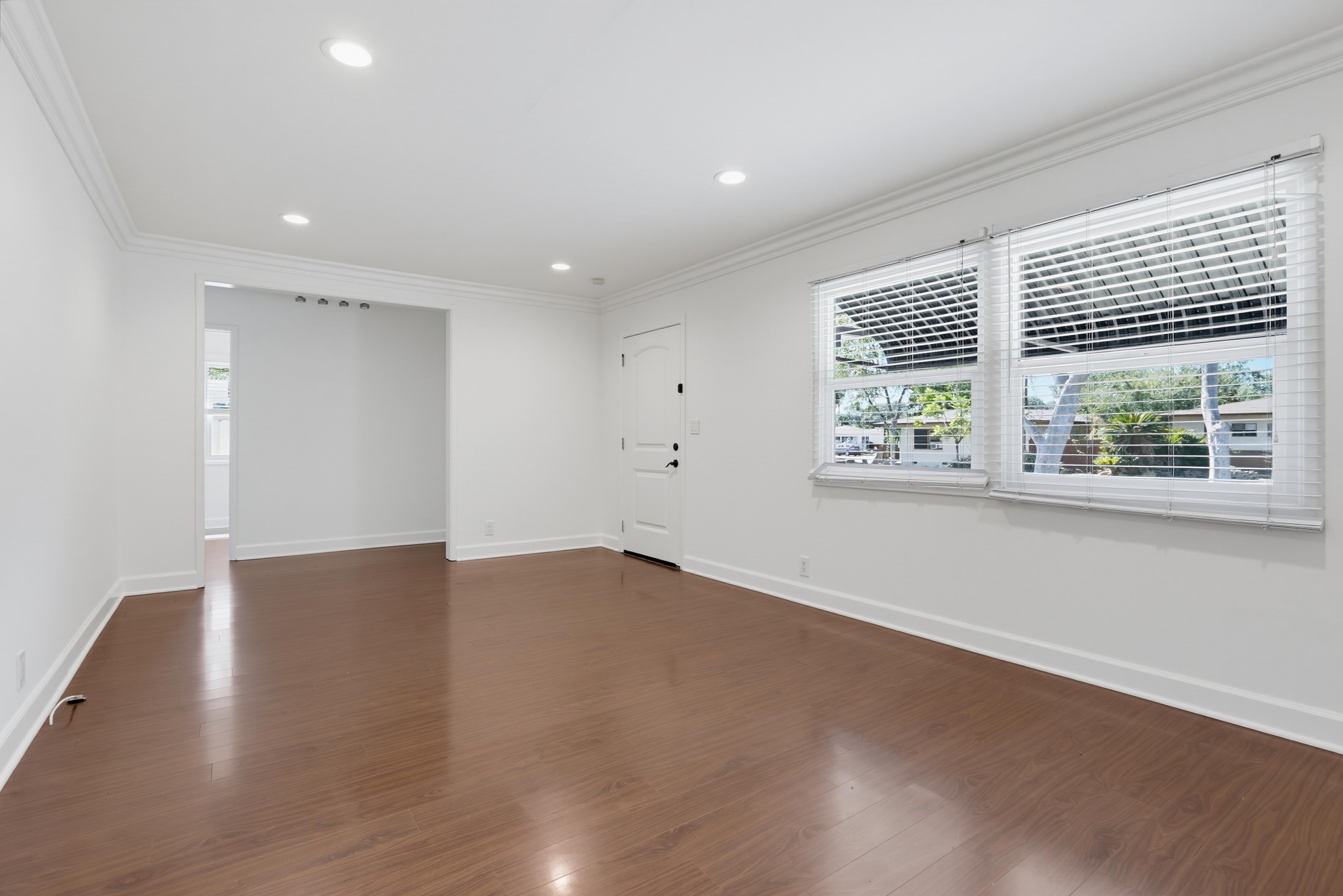 Virtual tour photo 11 of 54 for 404 N Diana Pl