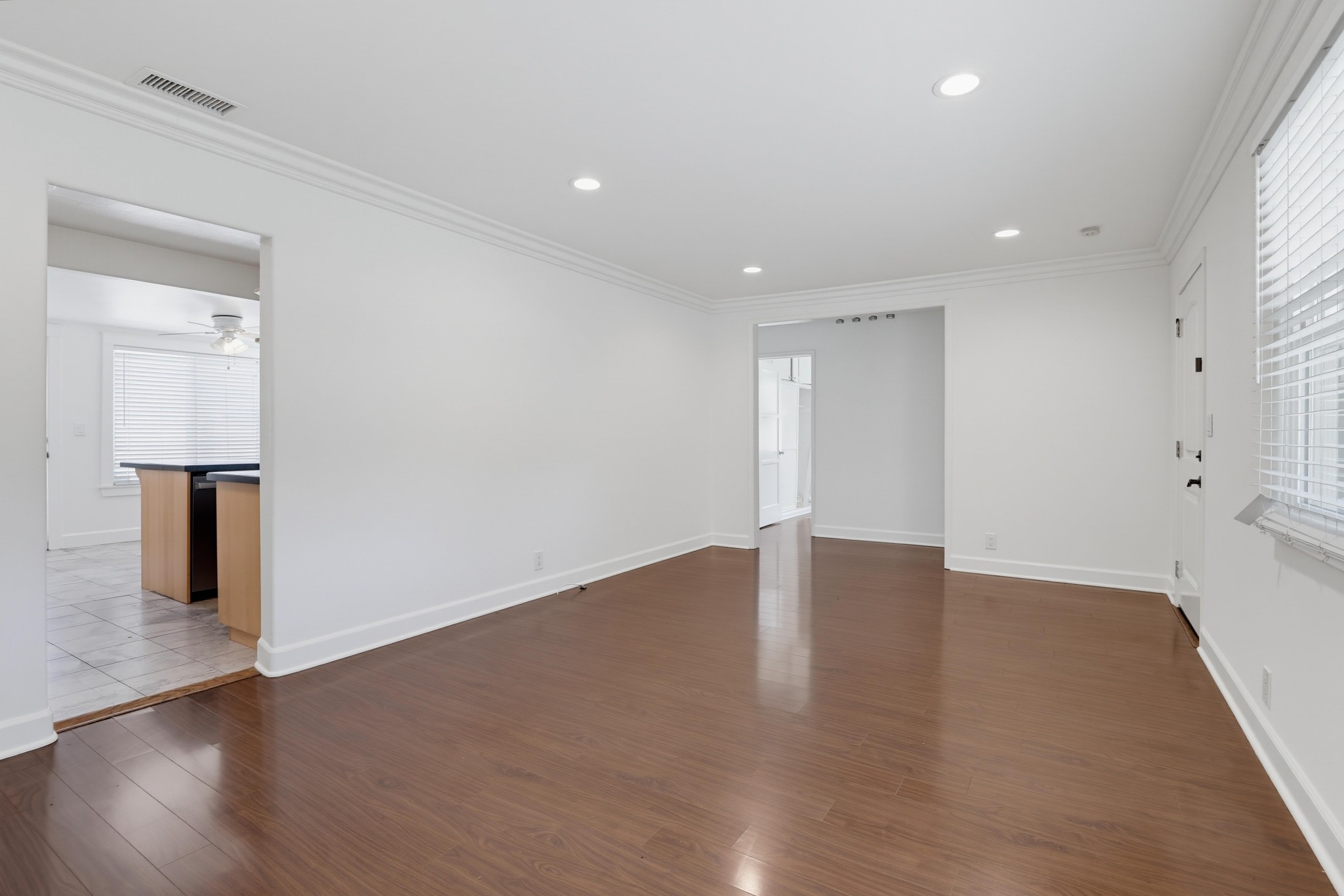 Virtual tour photo 12 of 54 for 404 N Diana Pl