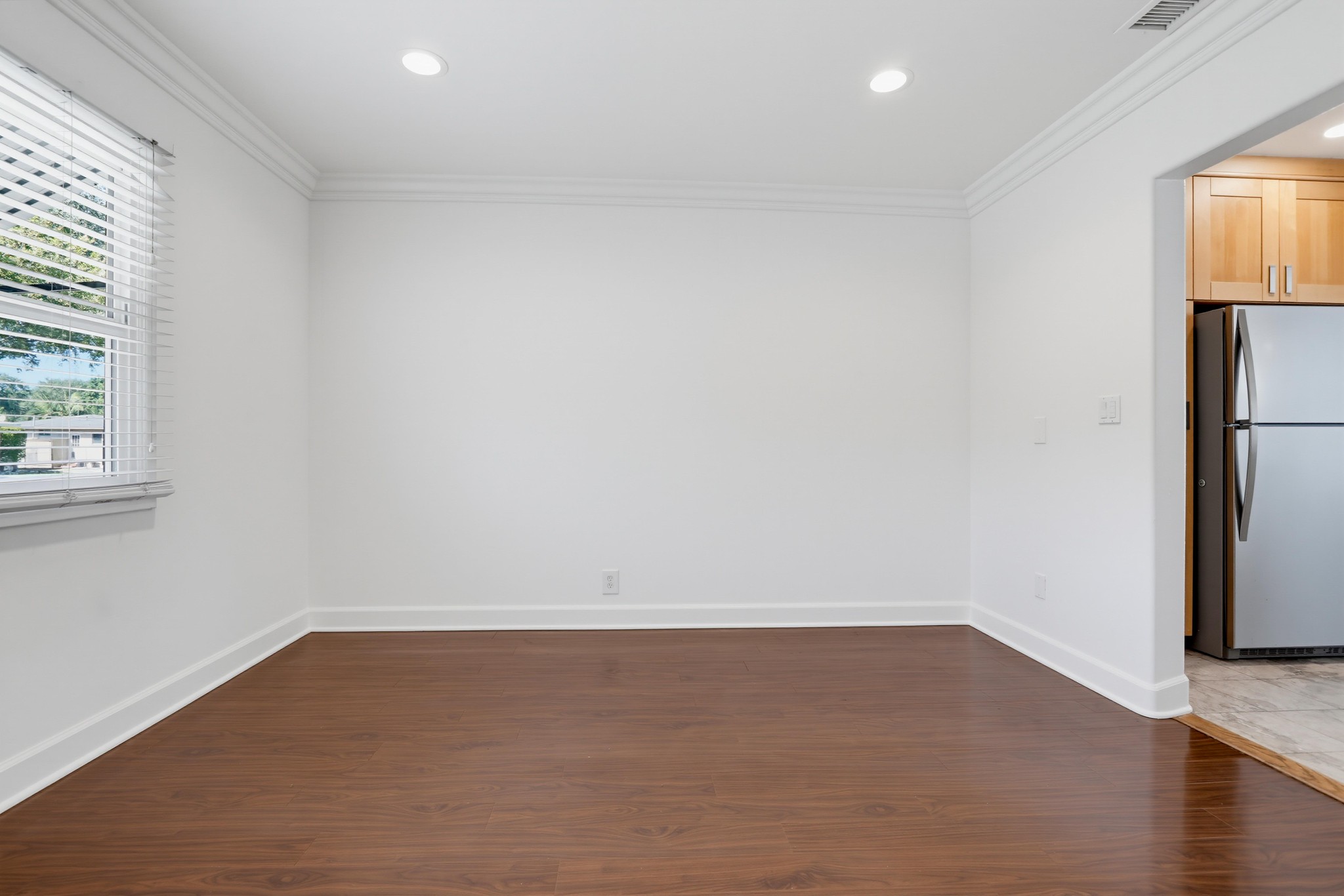 Virtual tour photo 15 of 54 for 404 N Diana Pl
