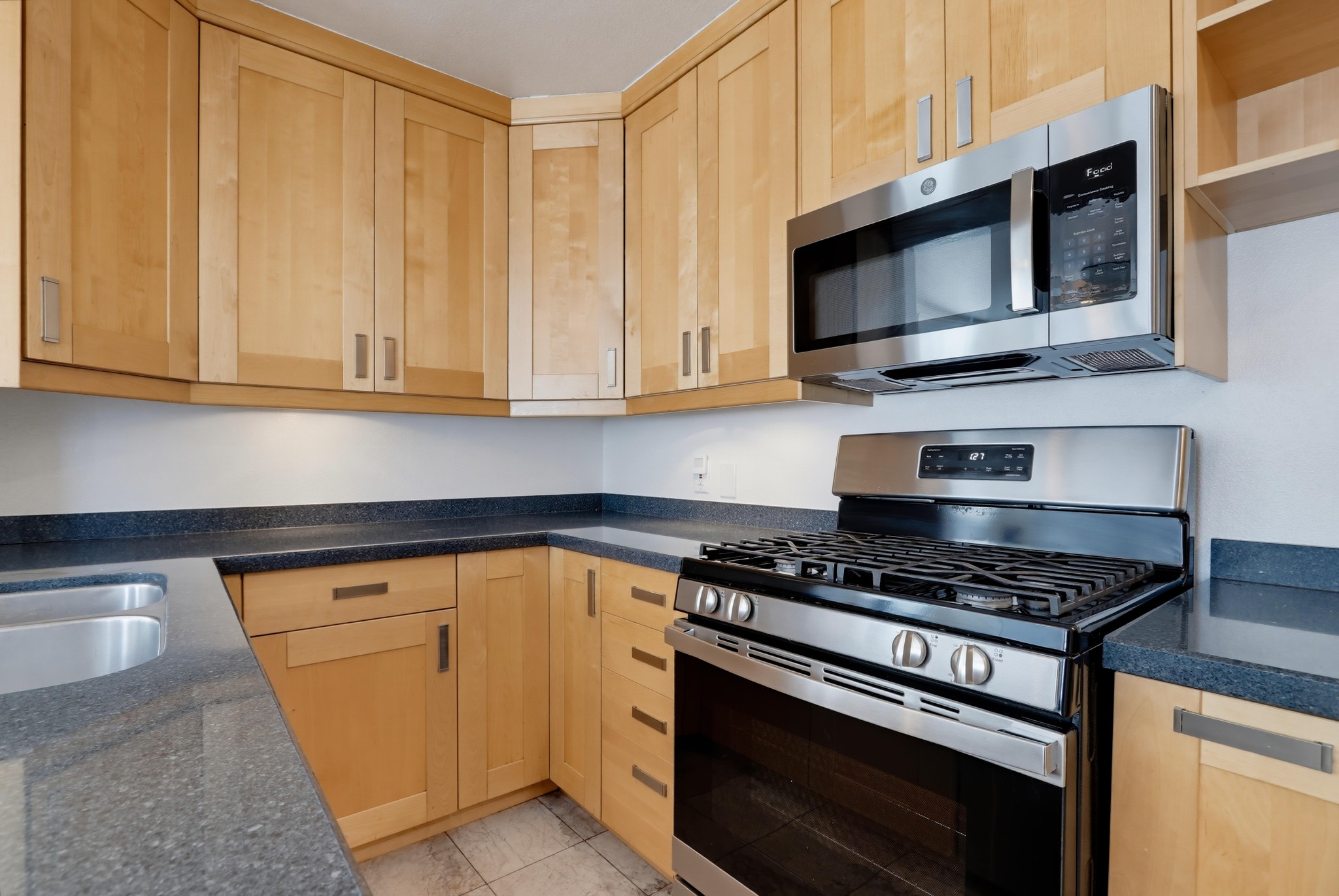 Virtual tour photo 22 of 54 for 404 N Diana Pl