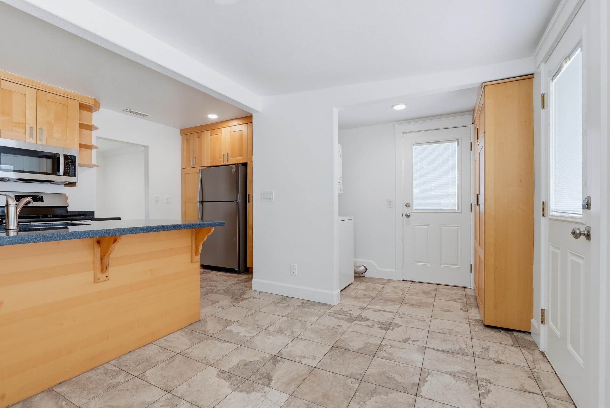 Virtual tour photo 27 of 54 for 404 N Diana Pl