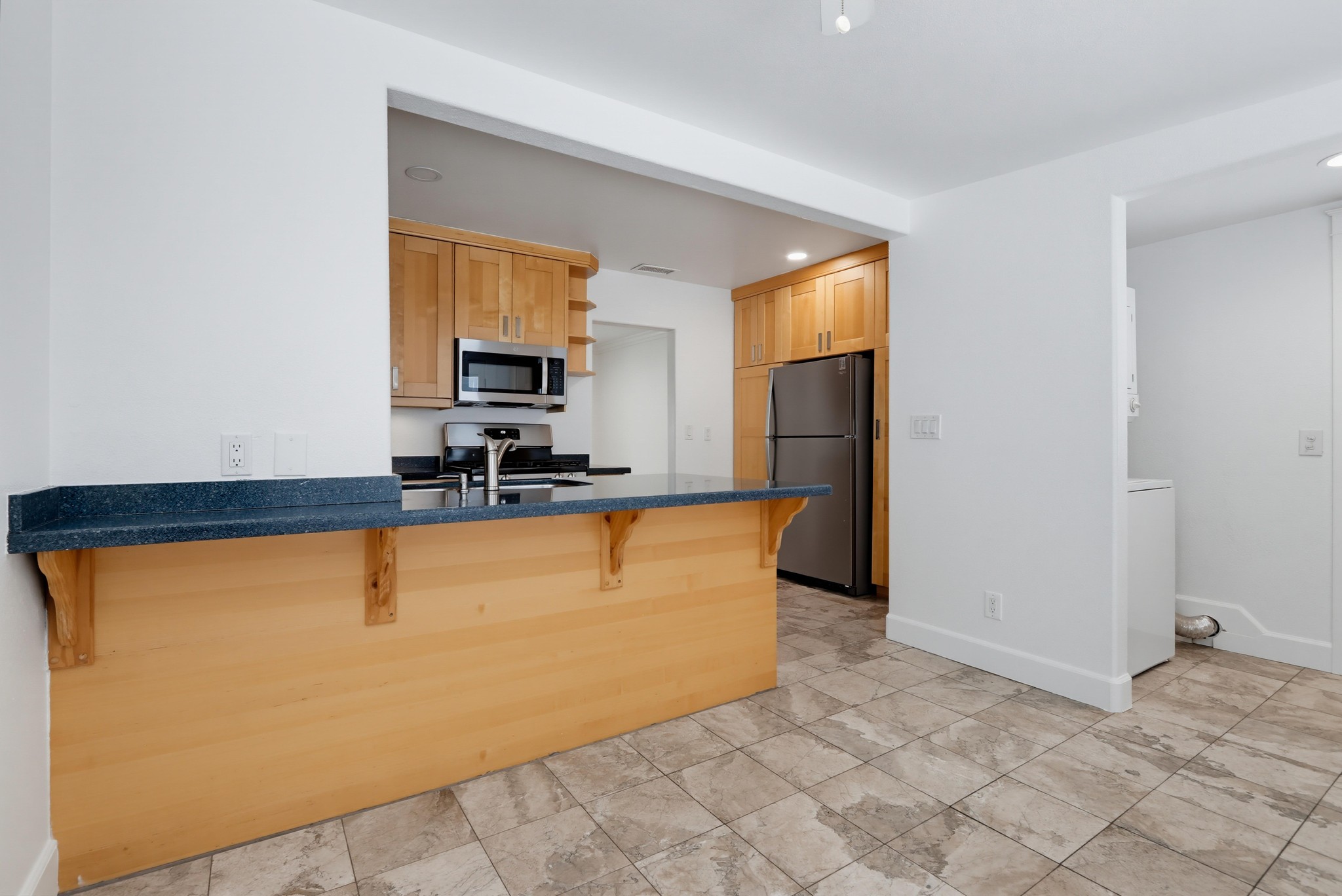 Virtual tour photo 28 of 54 for 404 N Diana Pl
