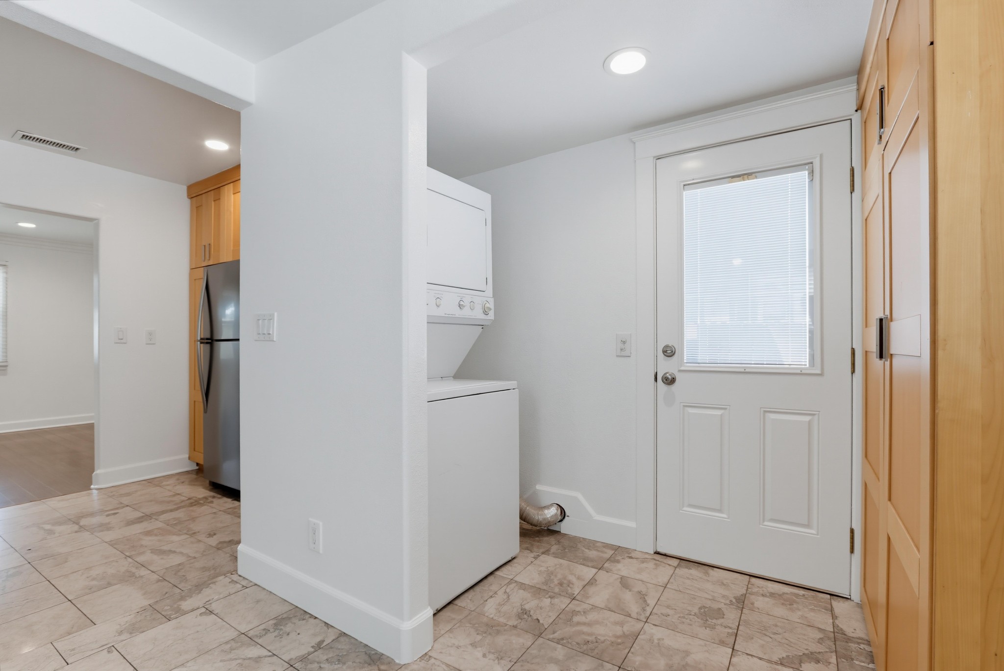 Virtual tour photo 30 of 54 for 404 N Diana Pl