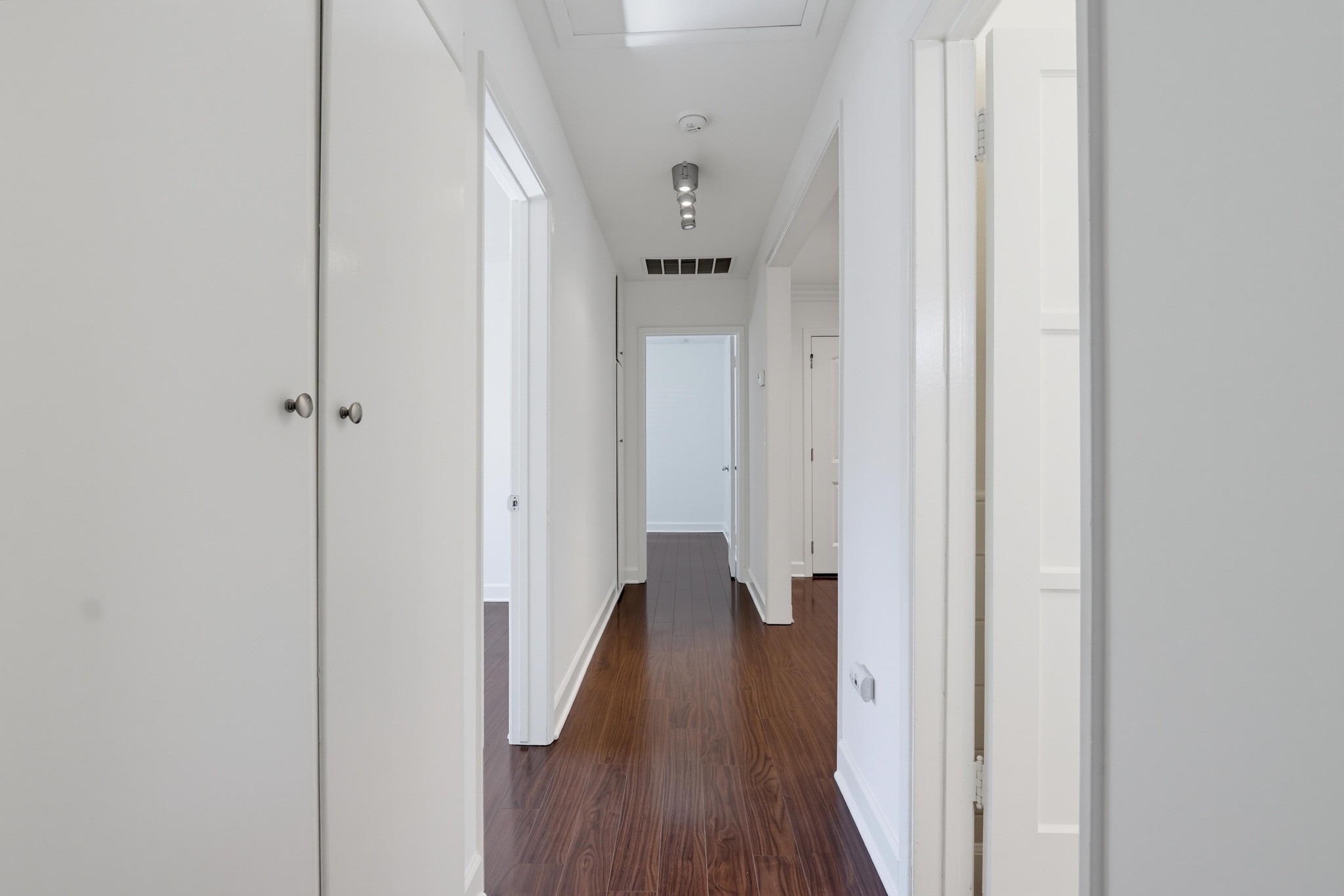 Virtual tour photo 31 of 54 for 404 N Diana Pl