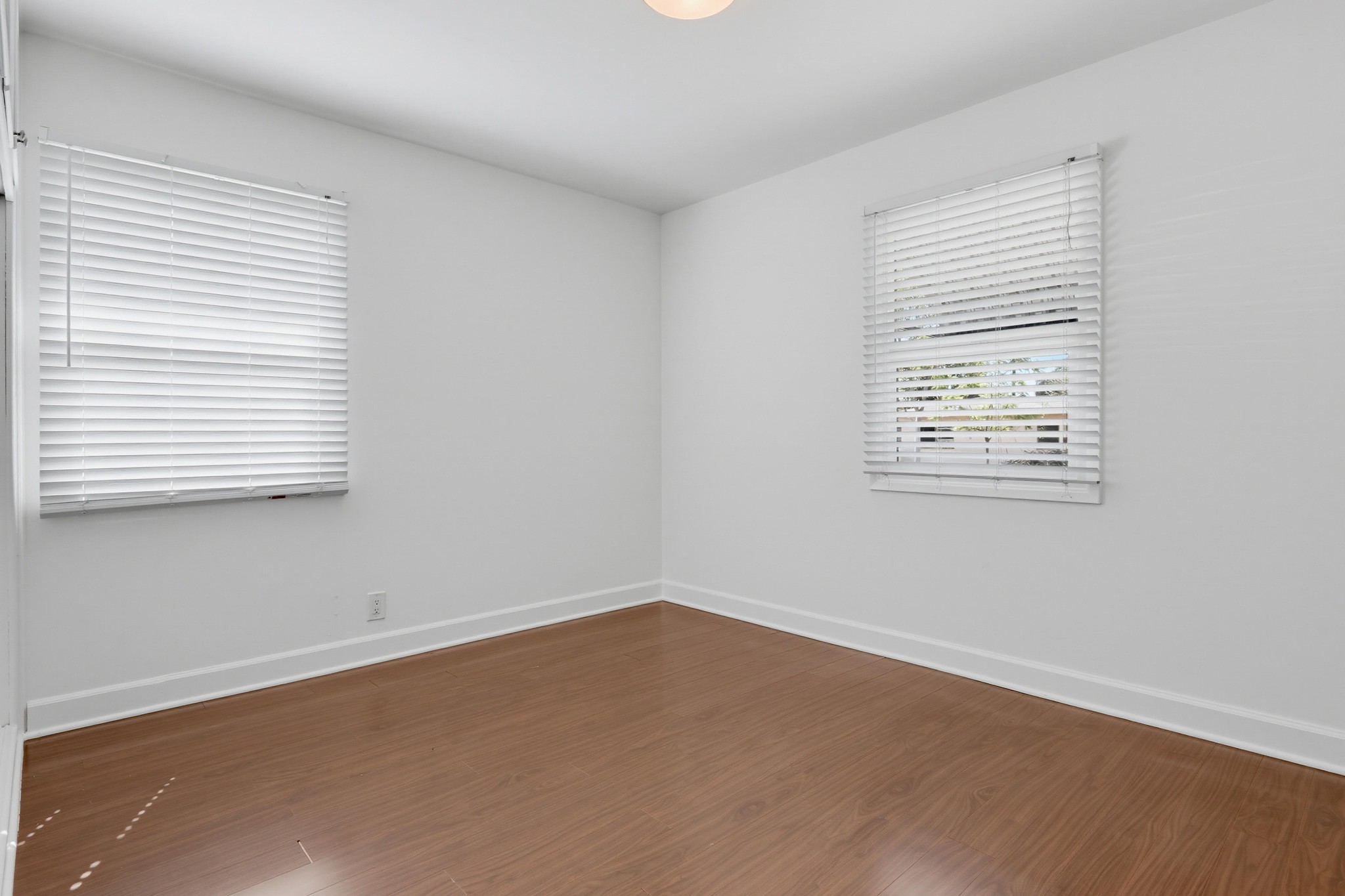 Virtual tour photo 33 of 54 for 404 N Diana Pl