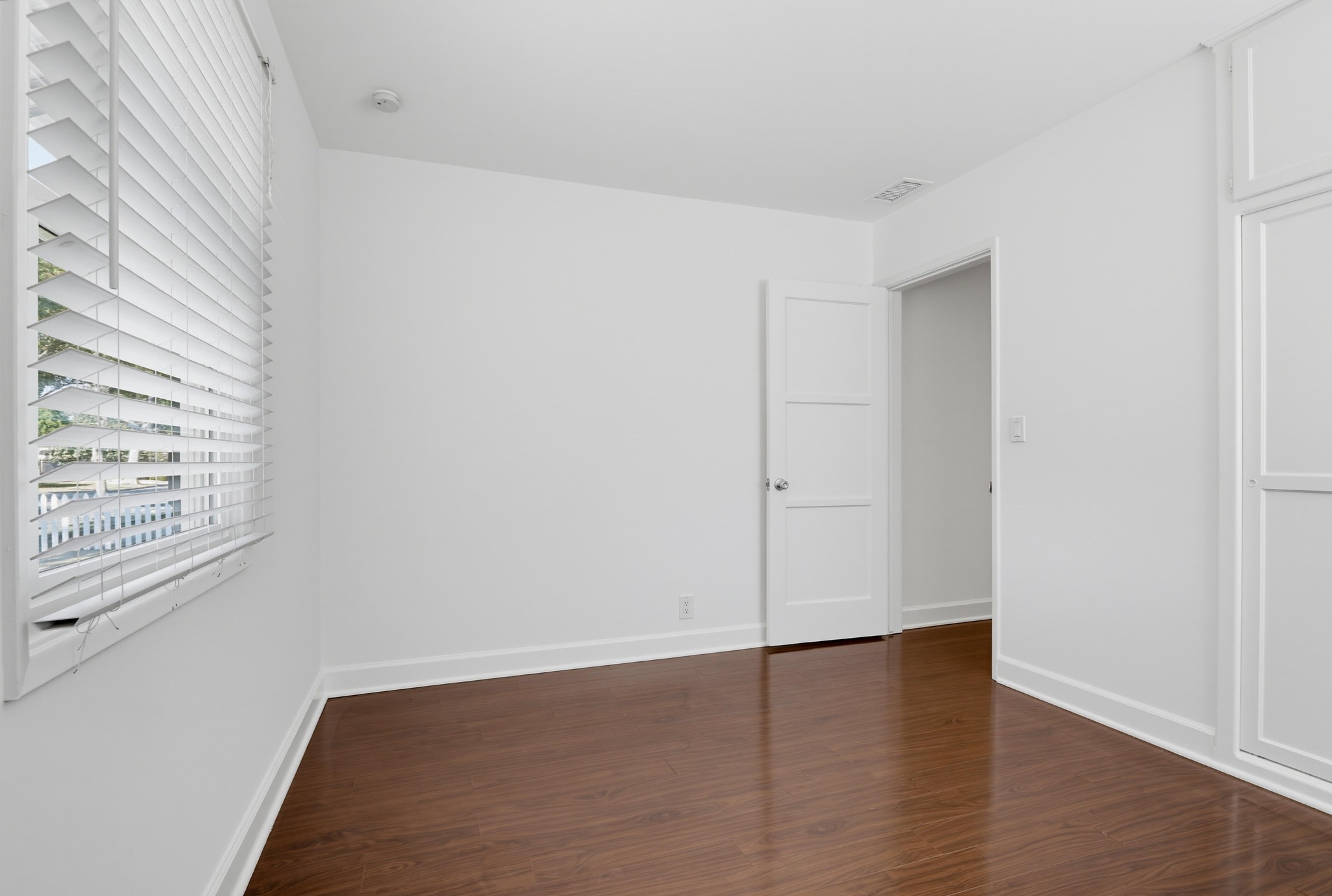 Virtual tour photo 35 of 54 for 404 N Diana Pl