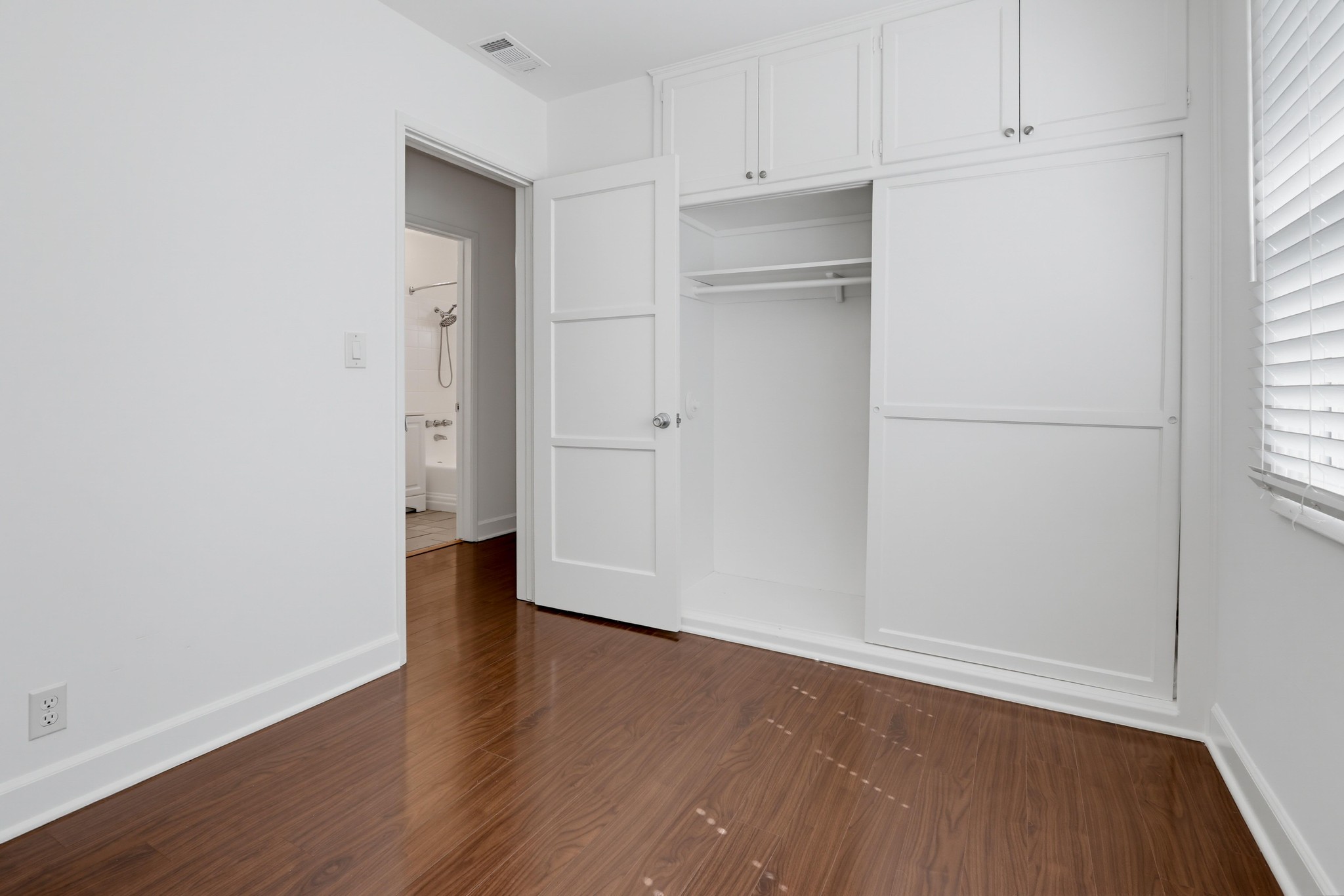 Virtual tour photo 39 of 54 for 404 N Diana Pl
