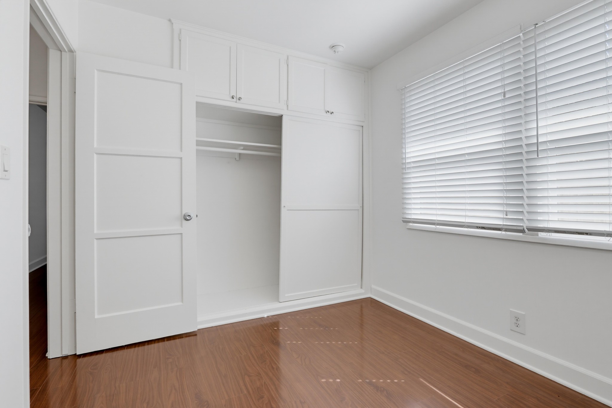 Virtual tour photo 40 of 54 for 404 N Diana Pl