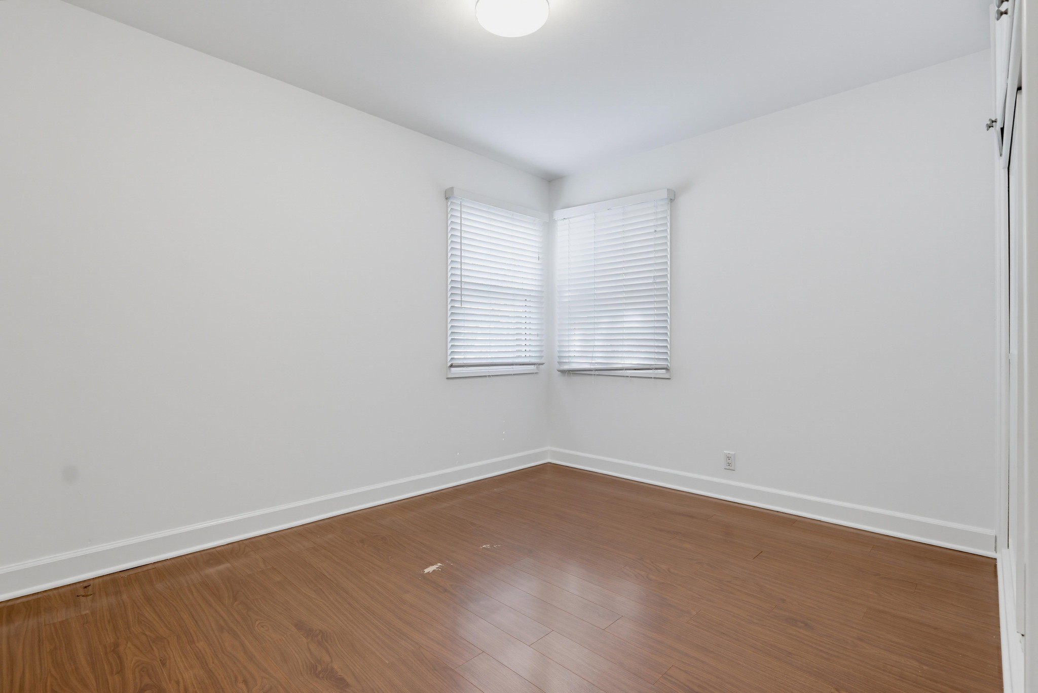 Virtual tour photo 41 of 54 for 404 N Diana Pl