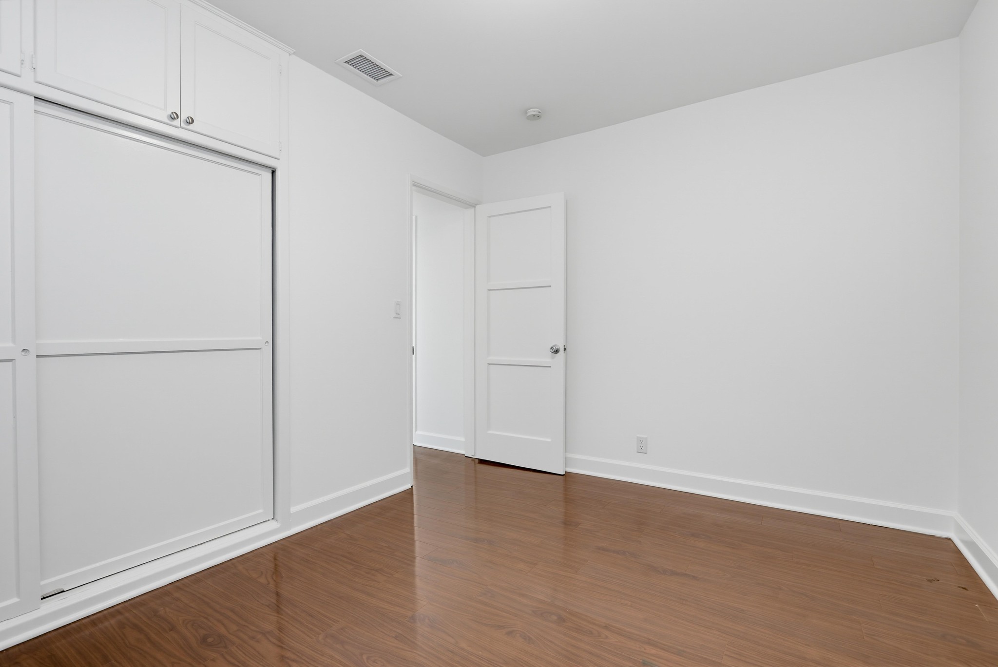 Virtual tour photo 43 of 54 for 404 N Diana Pl