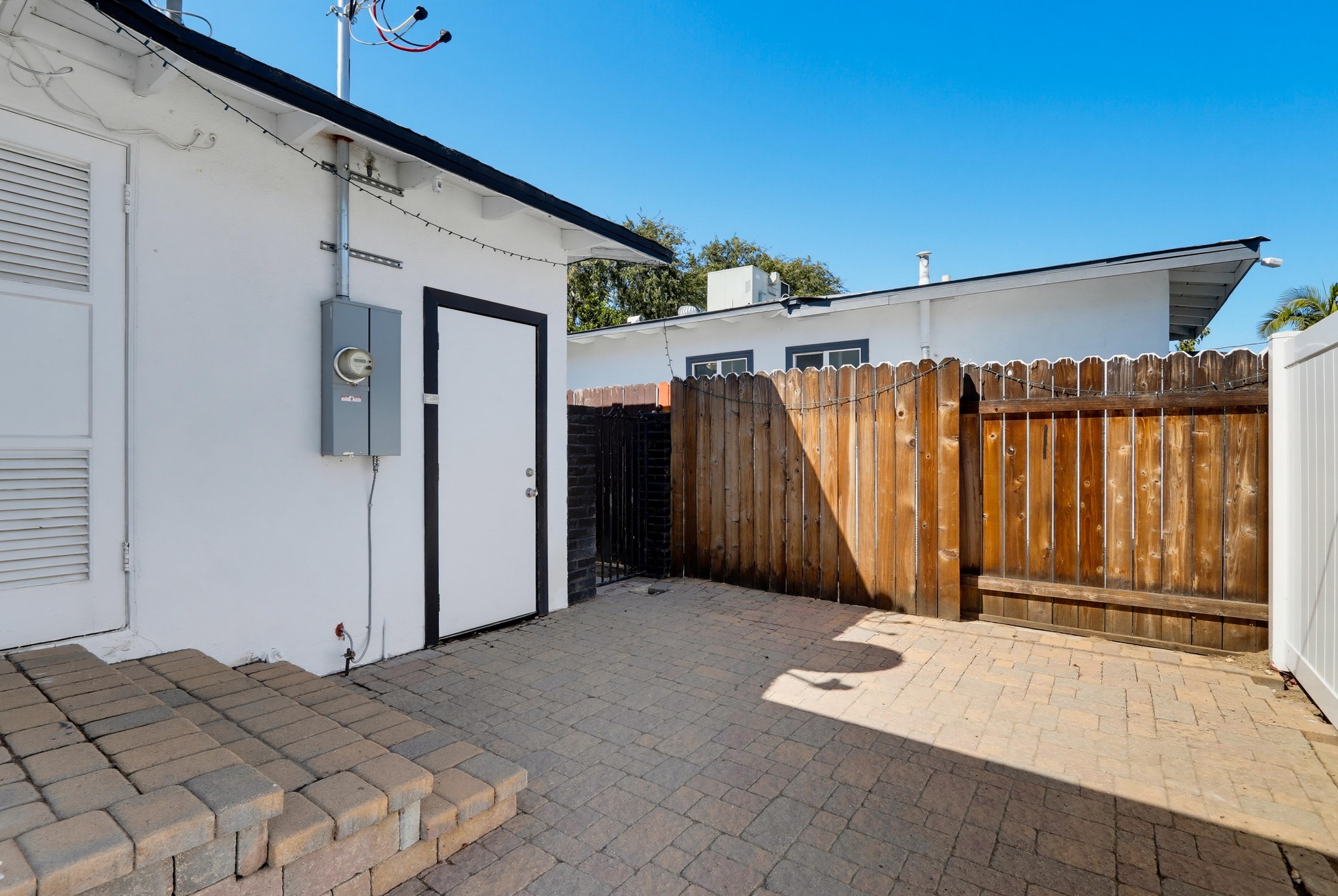 Virtual tour photo 50 of 54 for 404 N Diana Pl