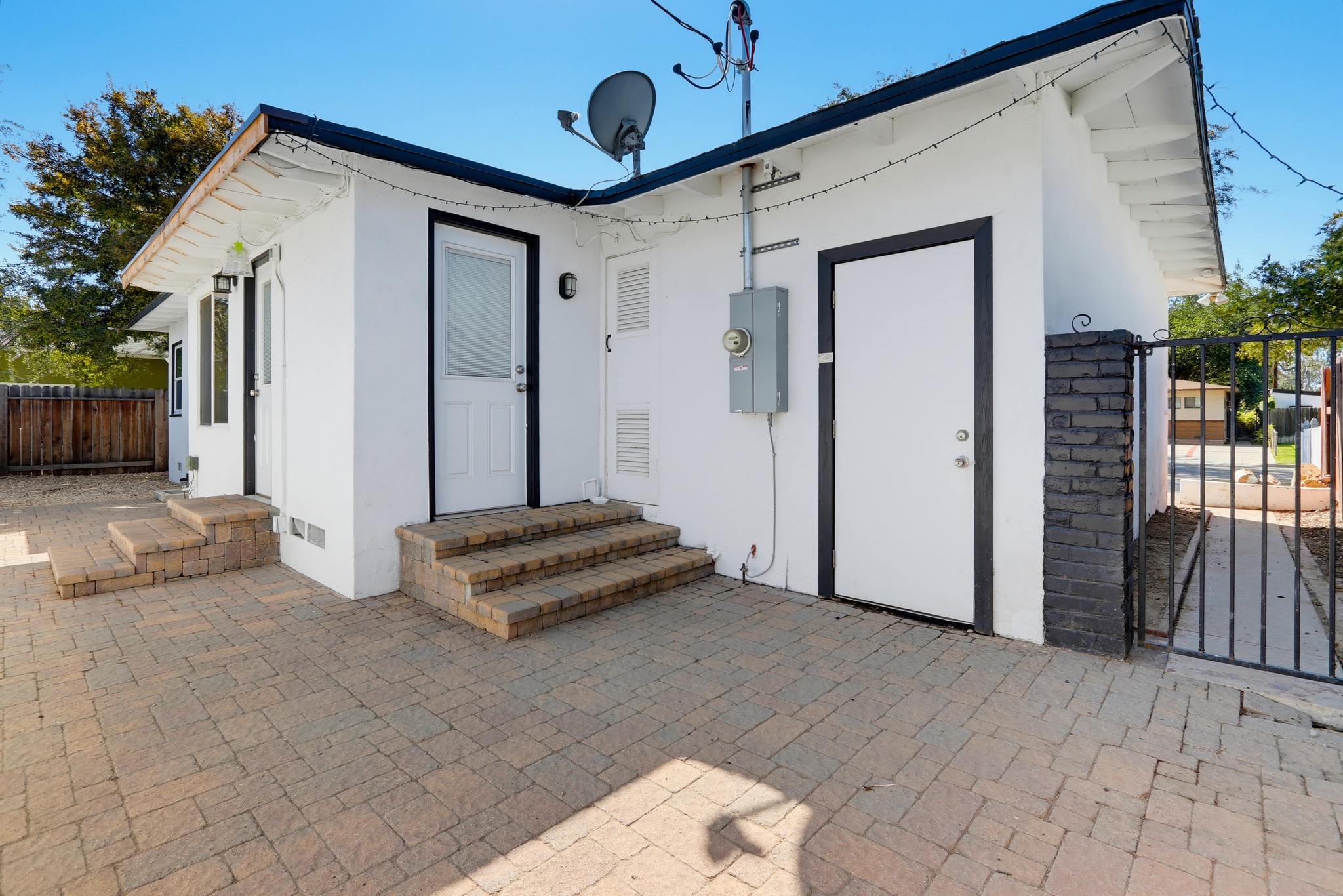 Virtual tour photo 51 of 54 for 404 N Diana Pl