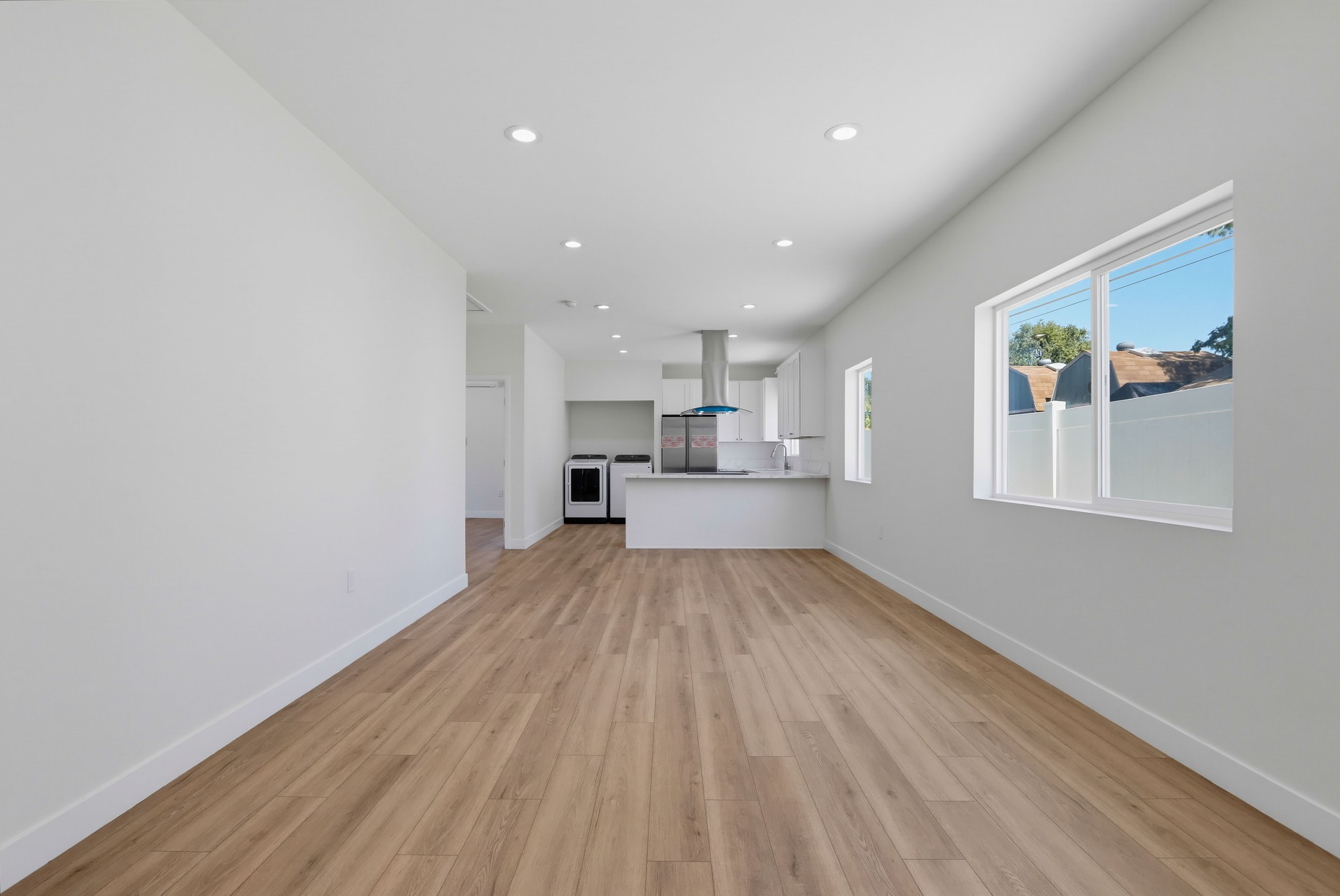 Virtual tour photo 4 of 35 for 404 N Diana Pl