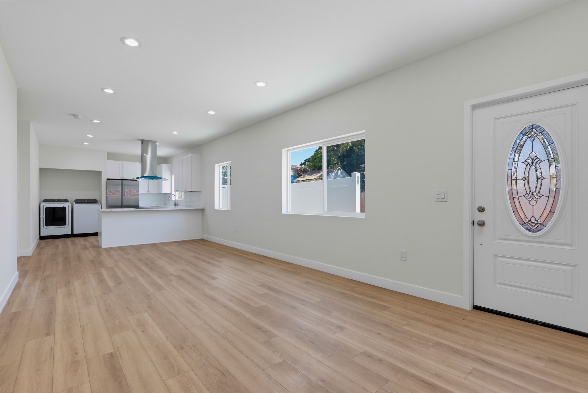 Virtual tour photo 5 of 35 for 404 N Diana Pl