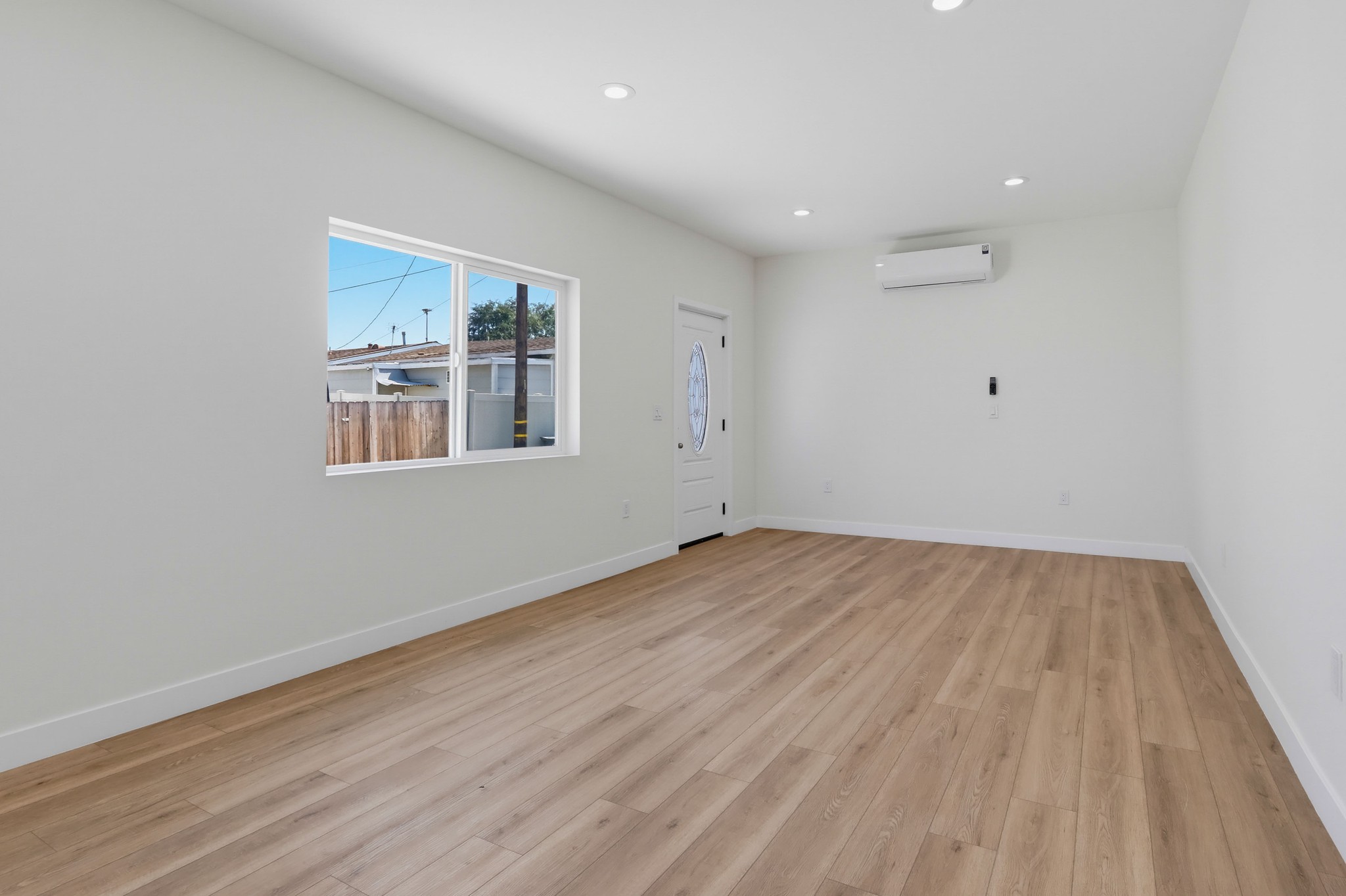 Virtual tour photo 6 of 35 for 404 N Diana Pl