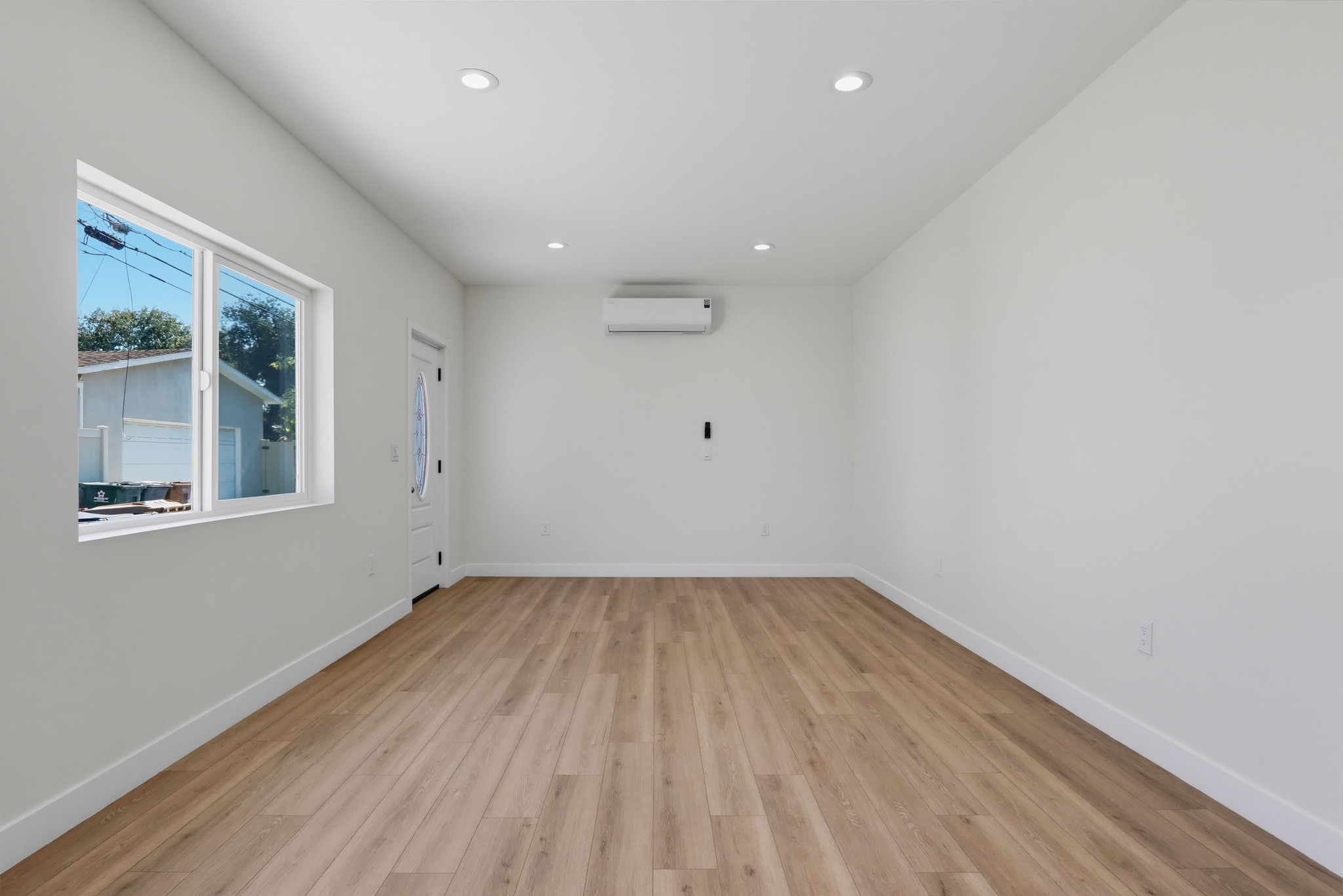 Virtual tour photo 7 of 35 for 404 N Diana Pl