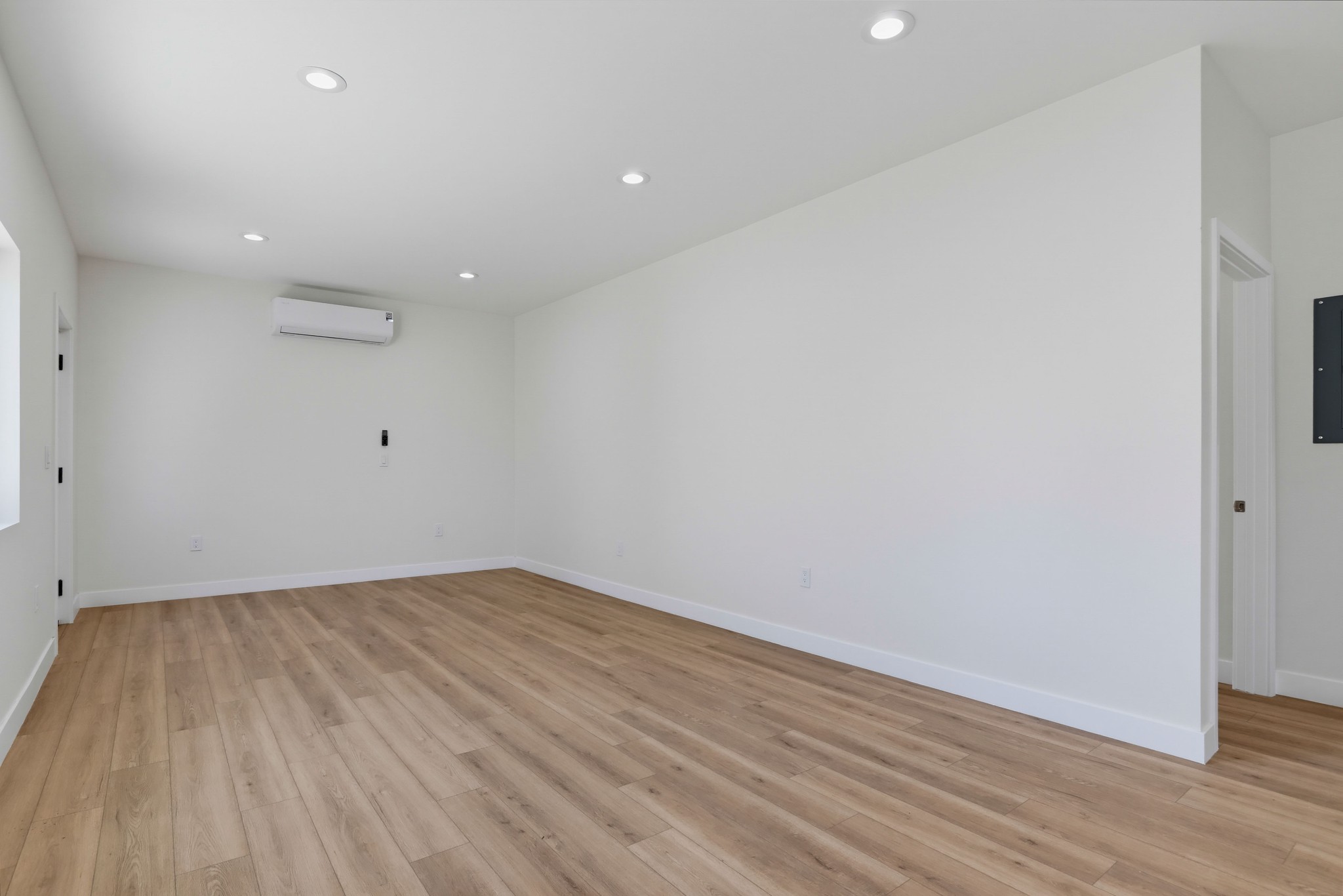 Virtual tour photo 8 of 35 for 404 N Diana Pl
