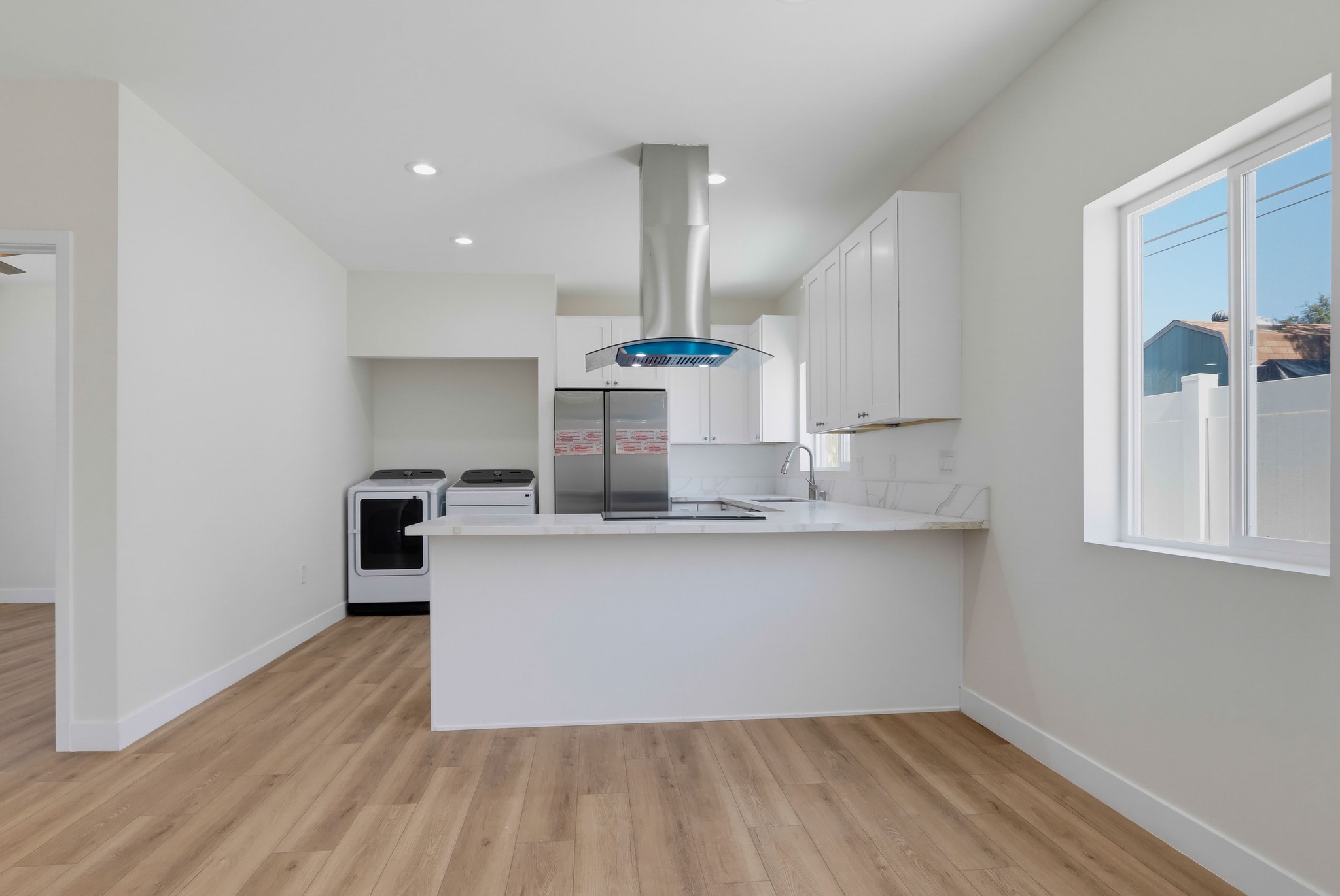 Virtual tour photo 9 of 35 for 404 N Diana Pl
