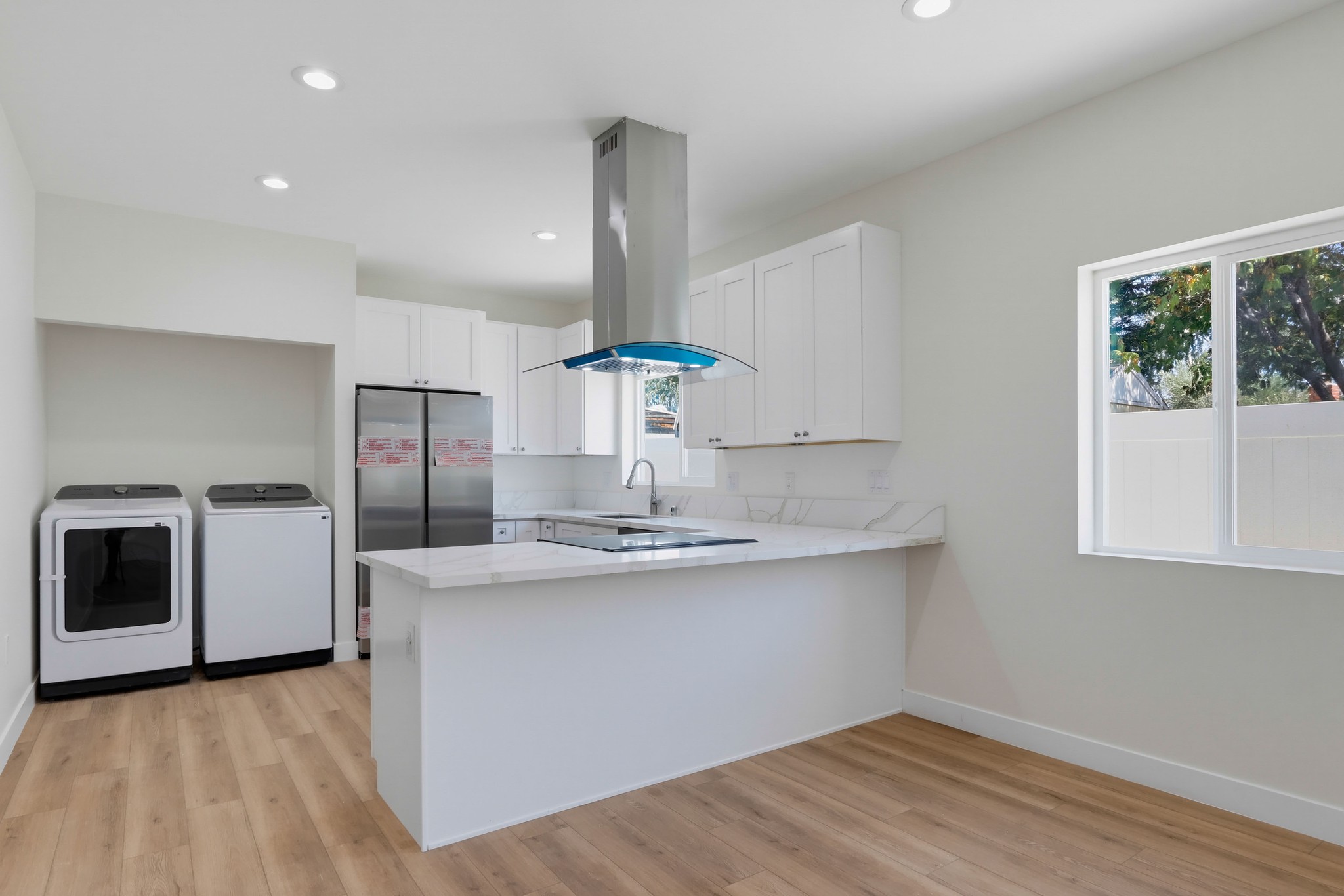 Virtual tour photo 10 of 35 for 404 N Diana Pl