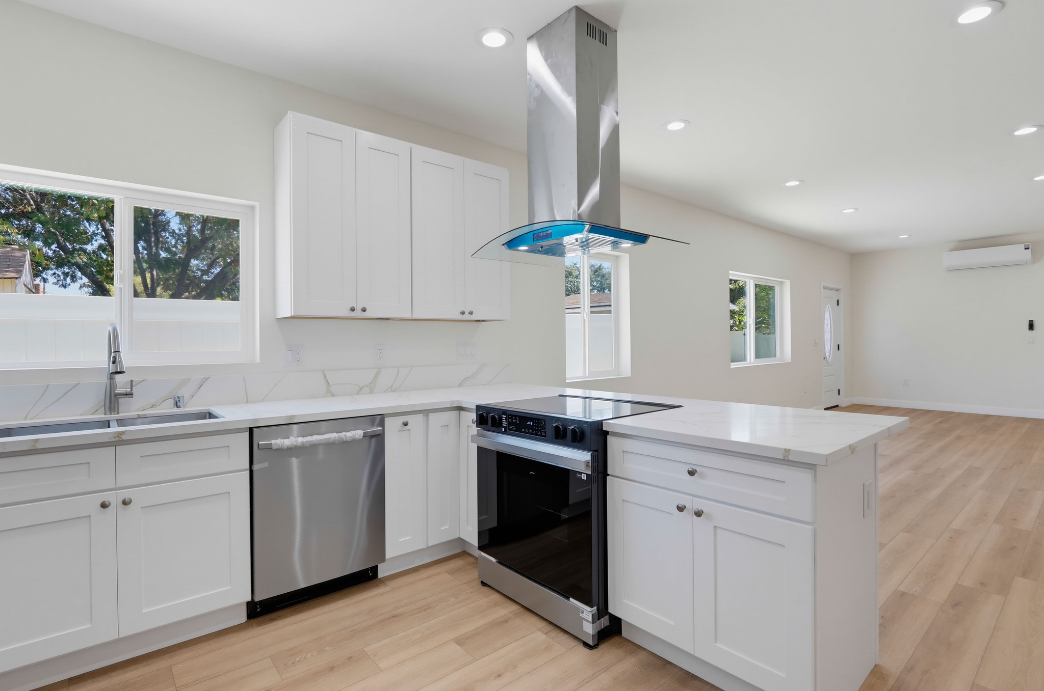 Virtual tour photo 16 of 35 for 404 N Diana Pl