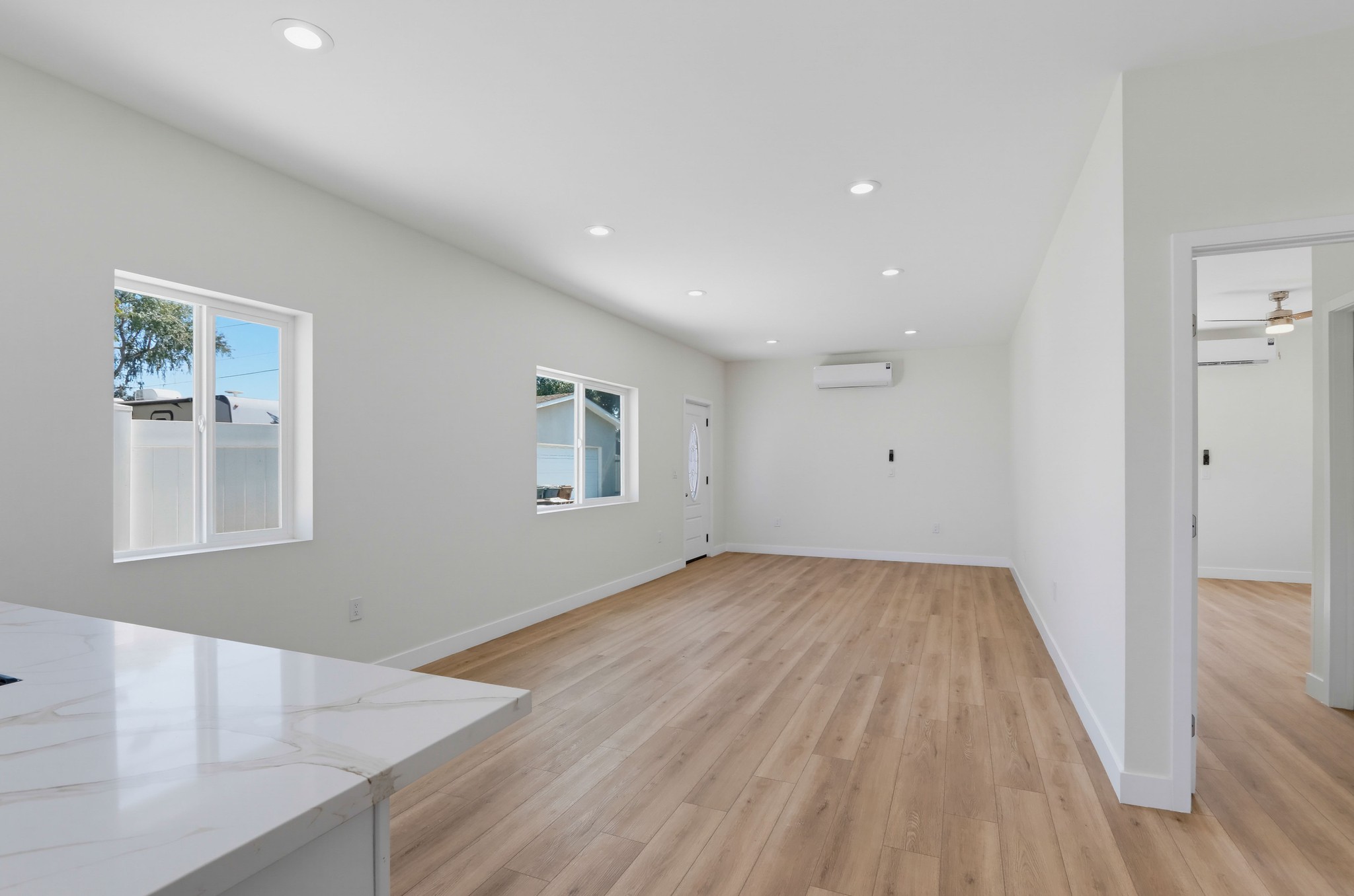 Virtual tour photo 18 of 35 for 404 N Diana Pl