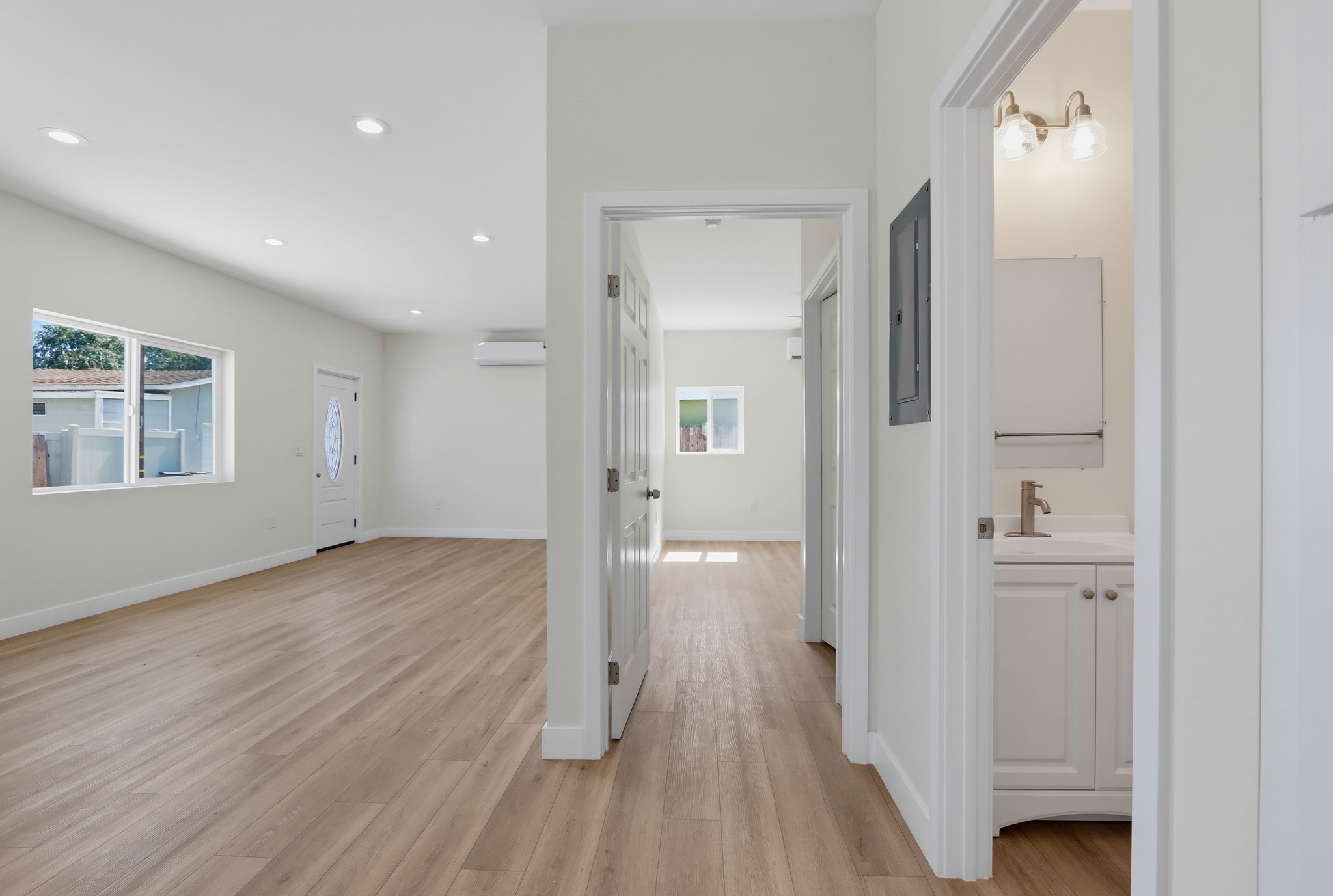Virtual tour photo 19 of 35 for 404 N Diana Pl