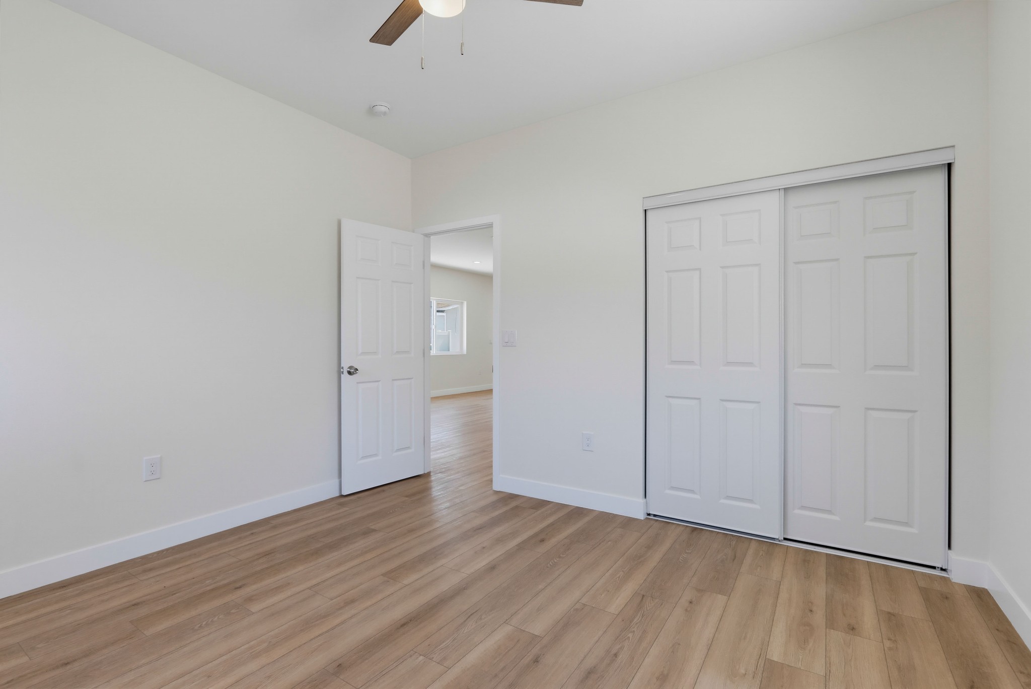 Virtual tour photo 23 of 35 for 404 N Diana Pl