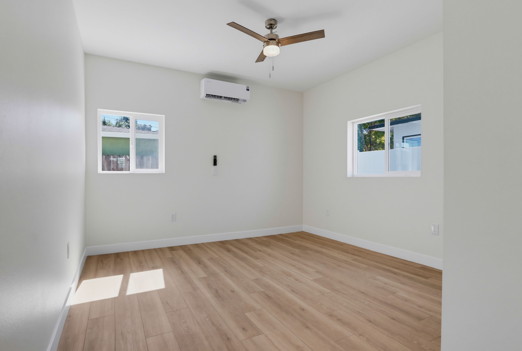 Virtual tour photo 27 of 35 for 404 N Diana Pl