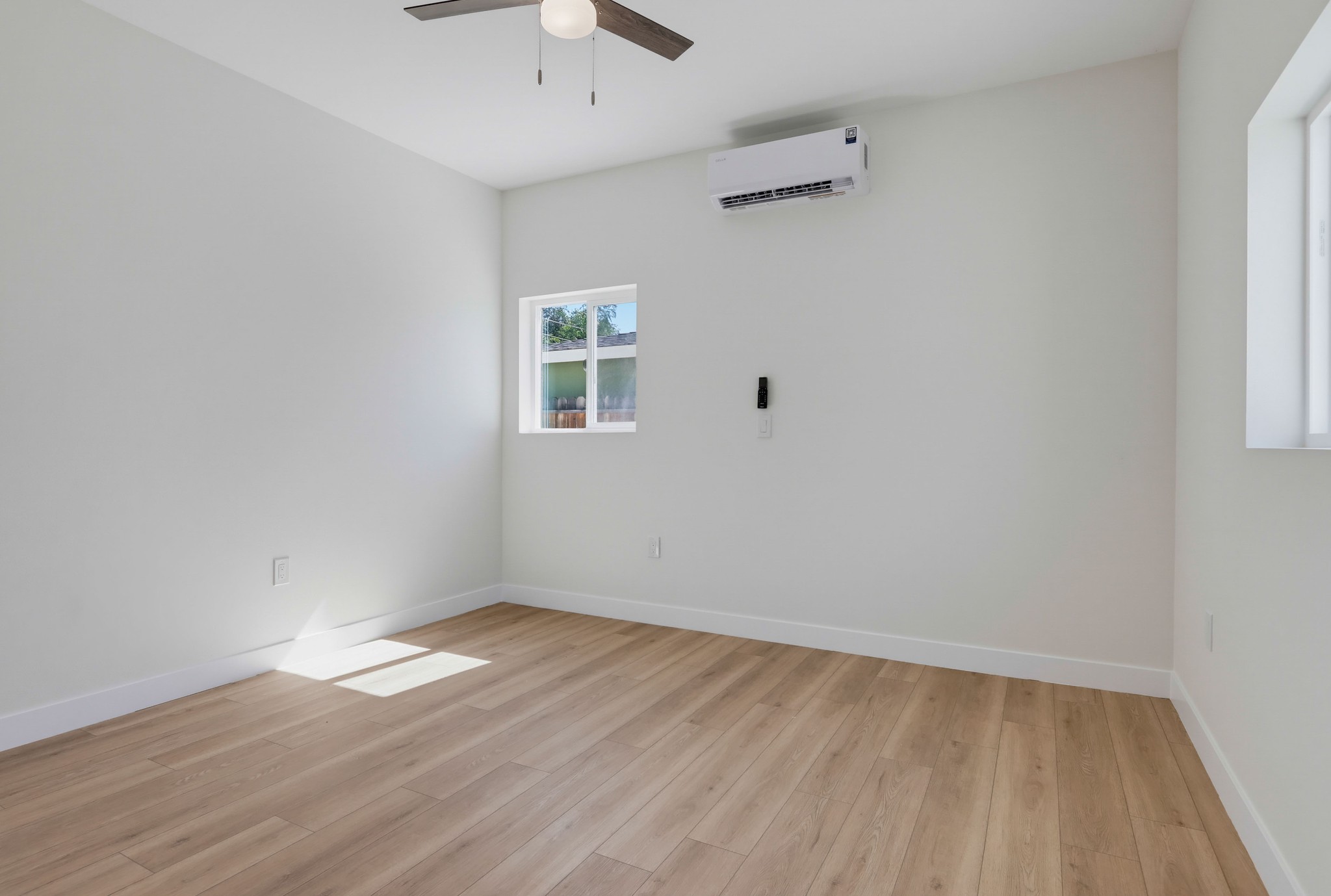 Virtual tour photo 28 of 35 for 404 N Diana Pl