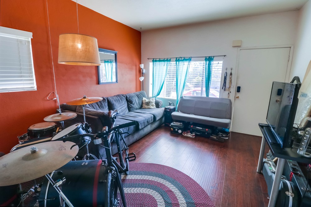 Virtual tour photo 10 of 27 for 4044 Manzanita Dr
