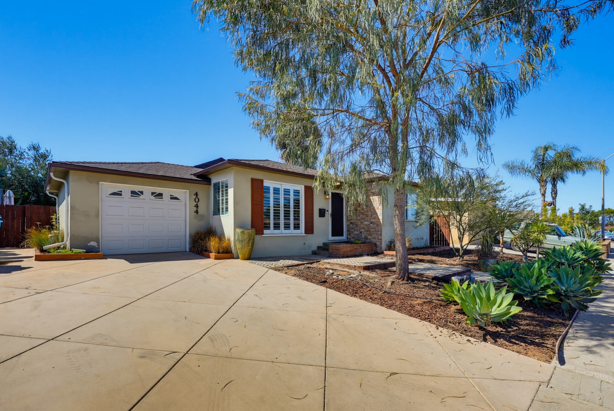 Virtual tour photo 3 of 51 for 4044 Vista Grande Dr