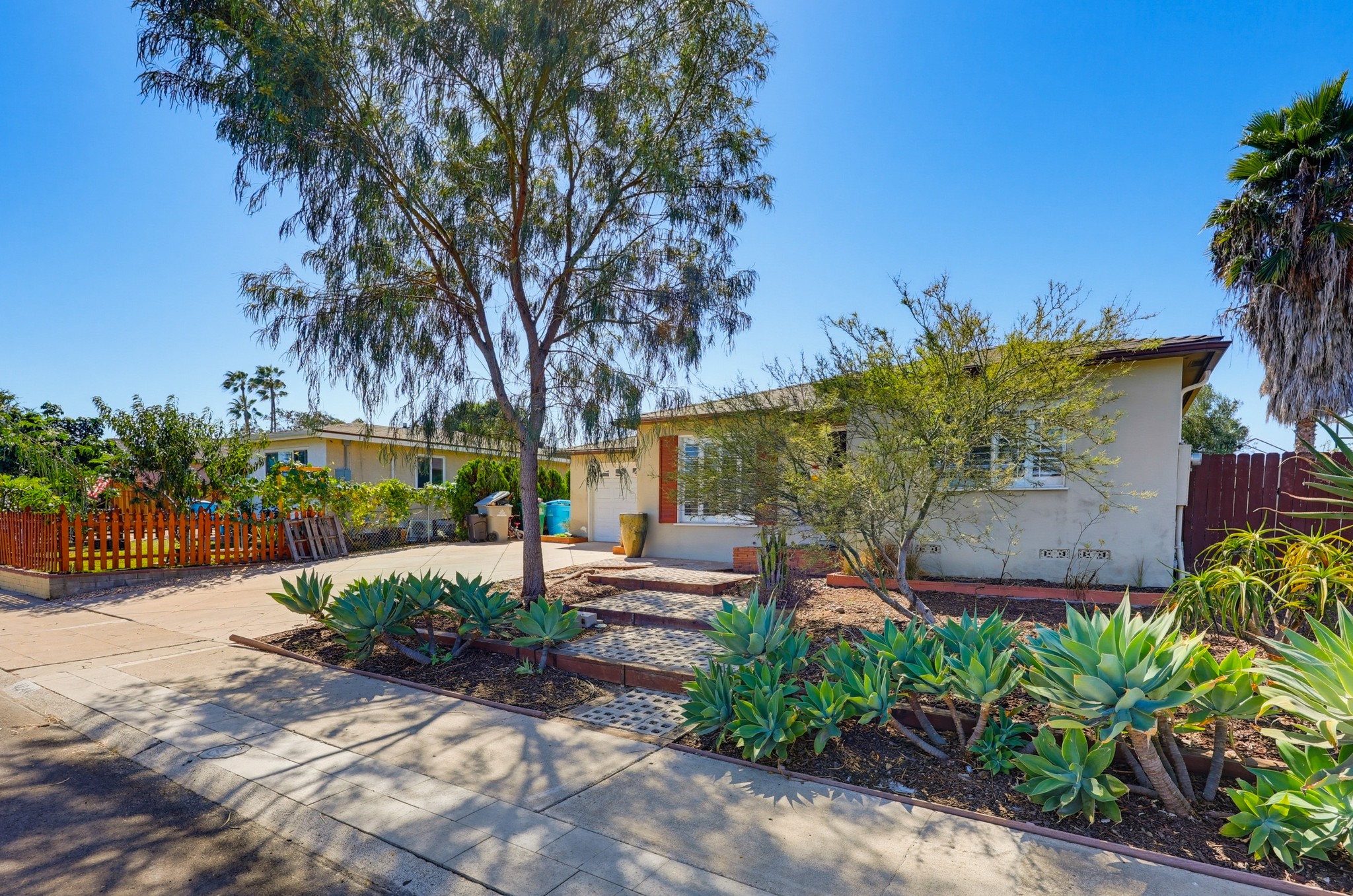 Virtual tour photo 4 of 51 for 4044 Vista Grande Dr